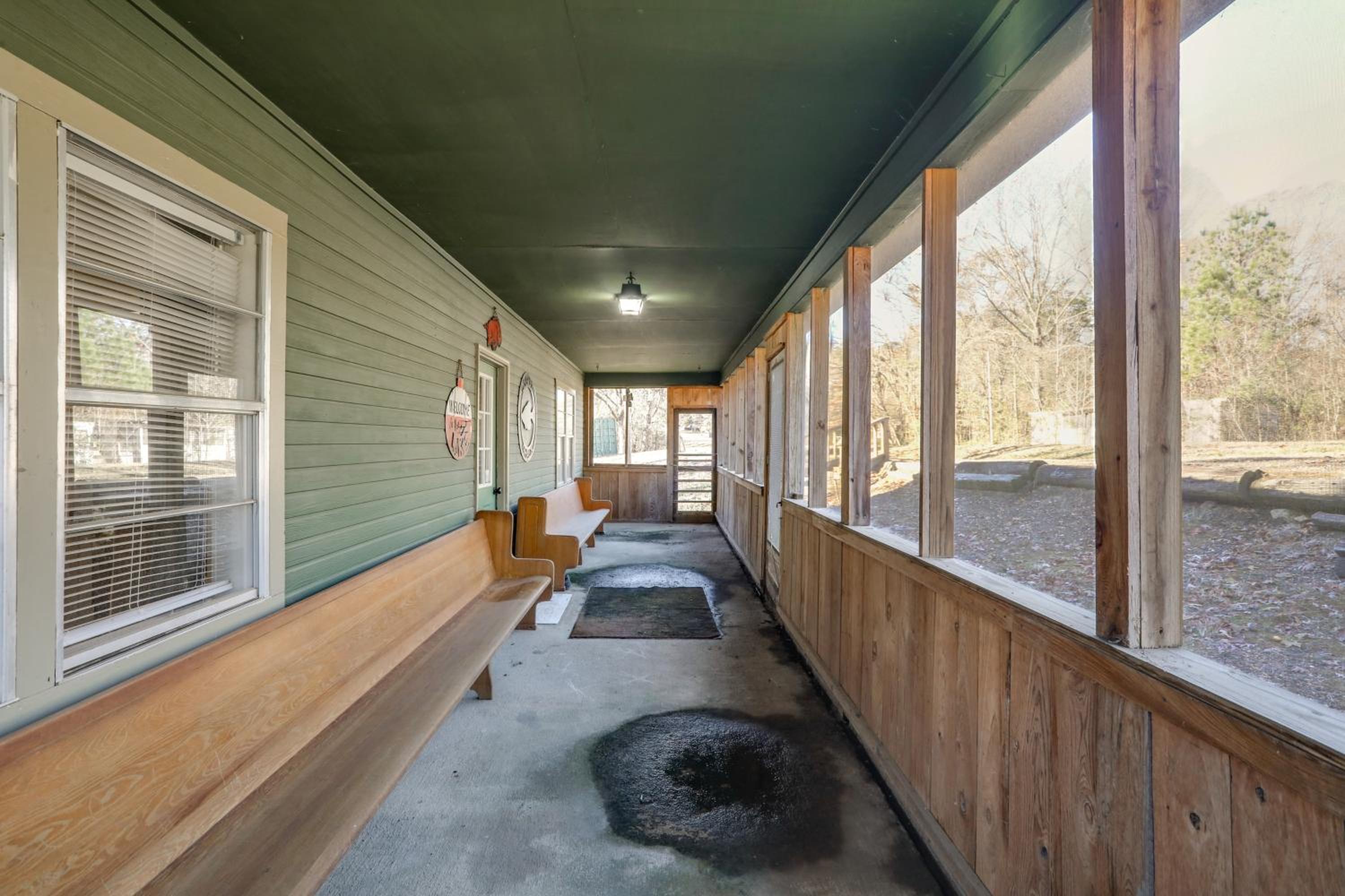 5 Mi to Sardis Lake! Relaxed Stay Near Outdoor Fun