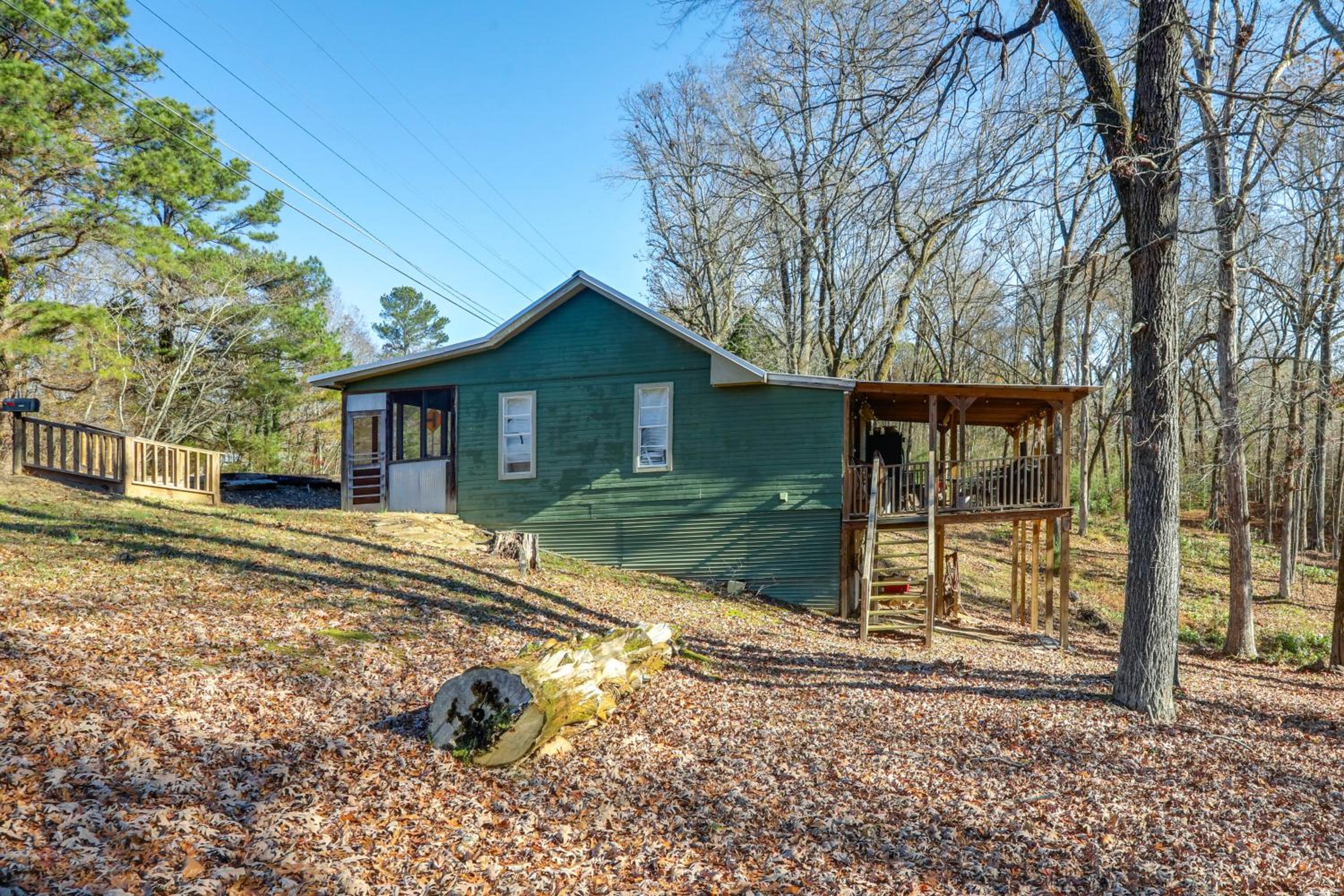 5 Mi to Sardis Lake! Relaxed Stay Near Outdoor Fun