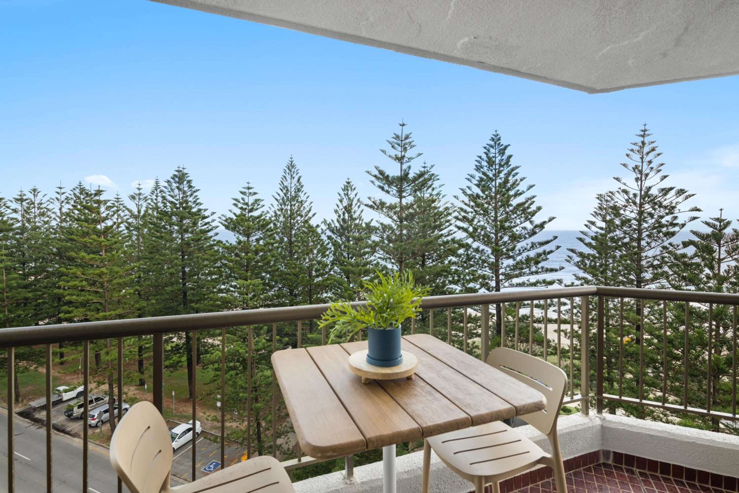 Absolute Burleigh Beachfront - Stylish 2BR Oceanview Stay