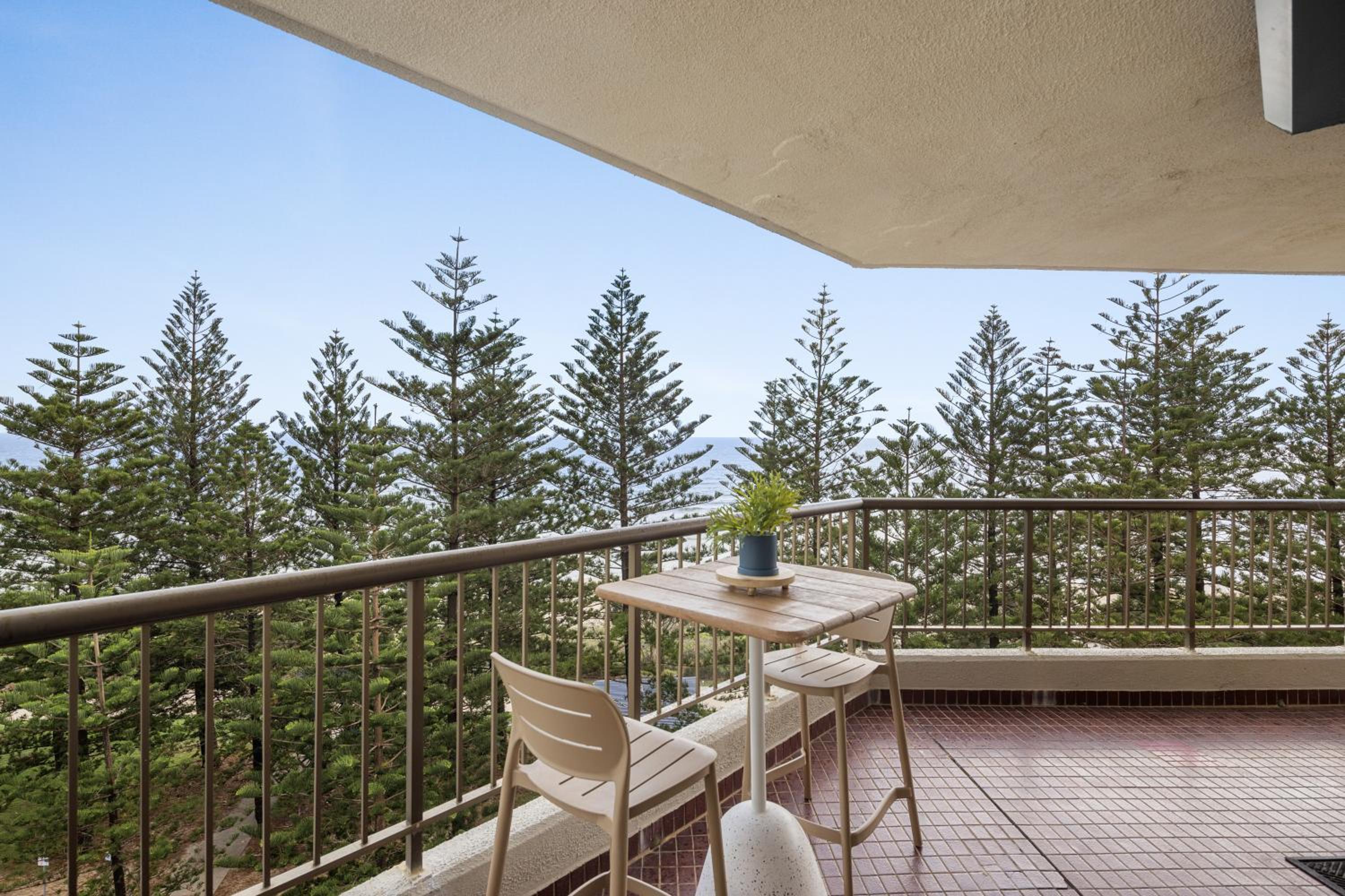 Absolute Burleigh Beachfront - Stylish 2BR Oceanview Stay