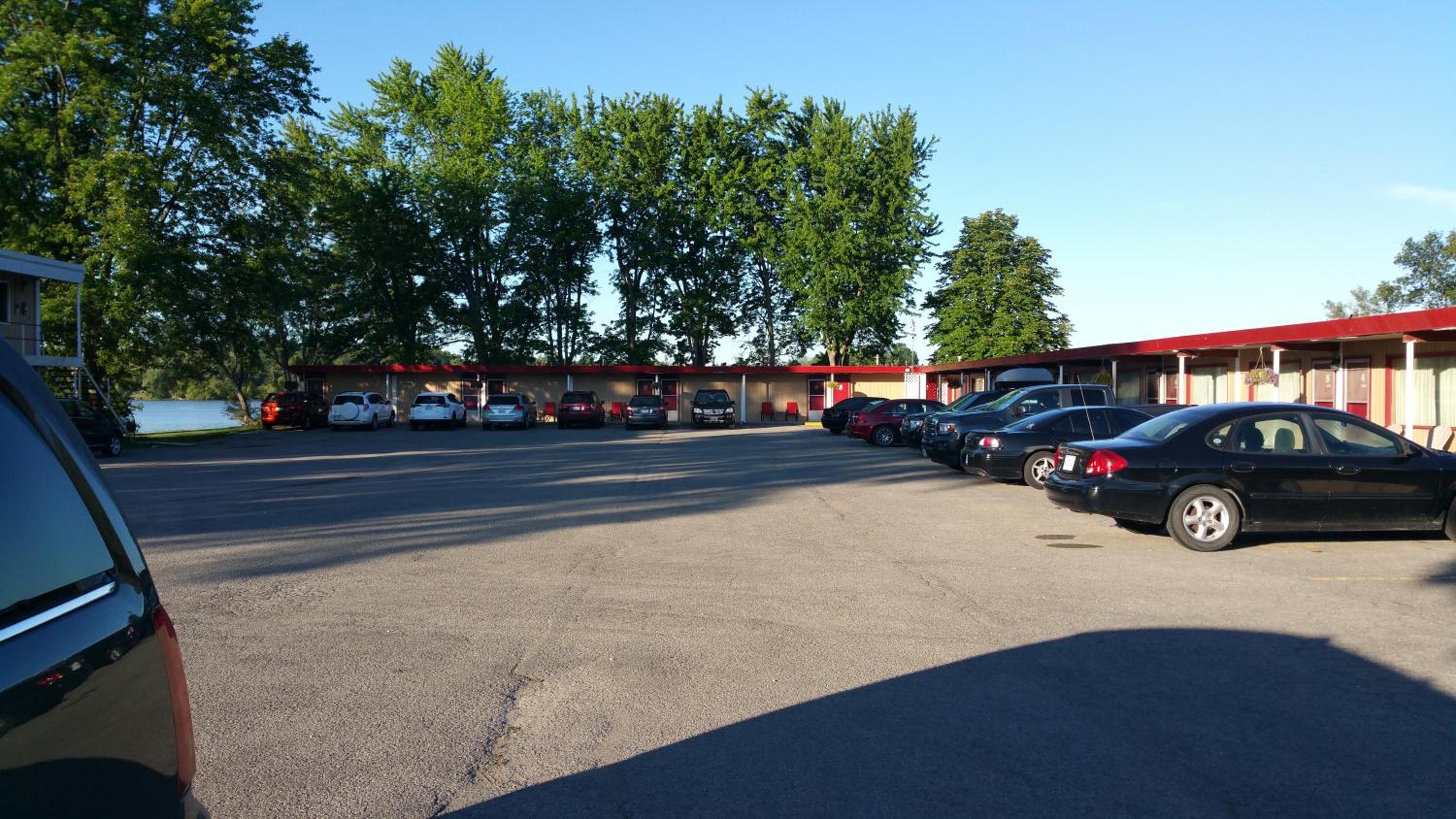 Riverview Motel