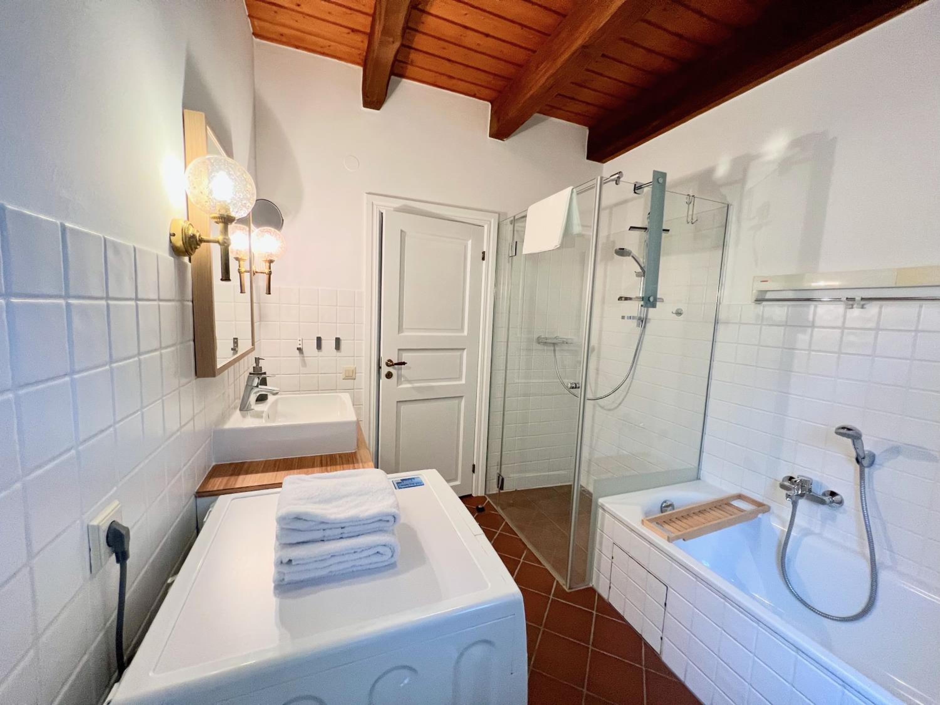 2 Zimmer Business Wohnung mit Terrasse