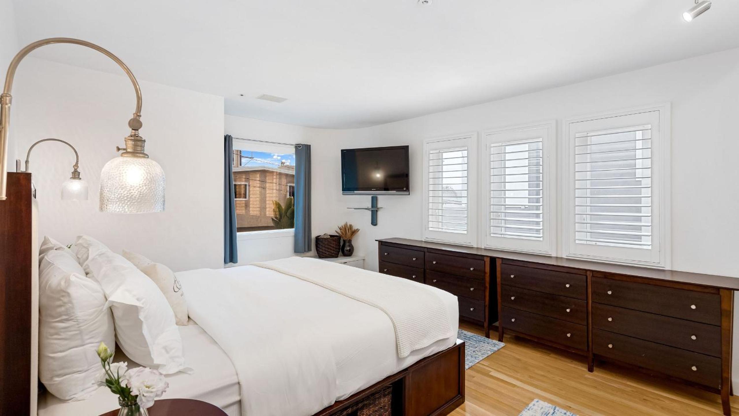 Walk to Manhattan Beach Pier Ocean Views Balcony Peloton Casa Del Mar by AvantStay