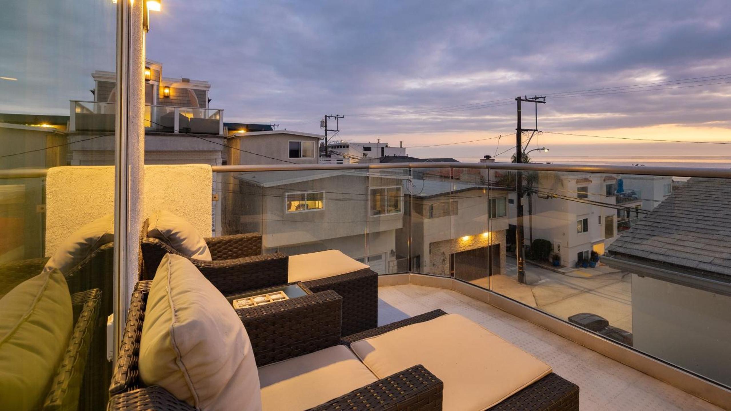Walk to Manhattan Beach Pier Ocean Views Balcony Peloton Casa Del Mar by AvantStay
