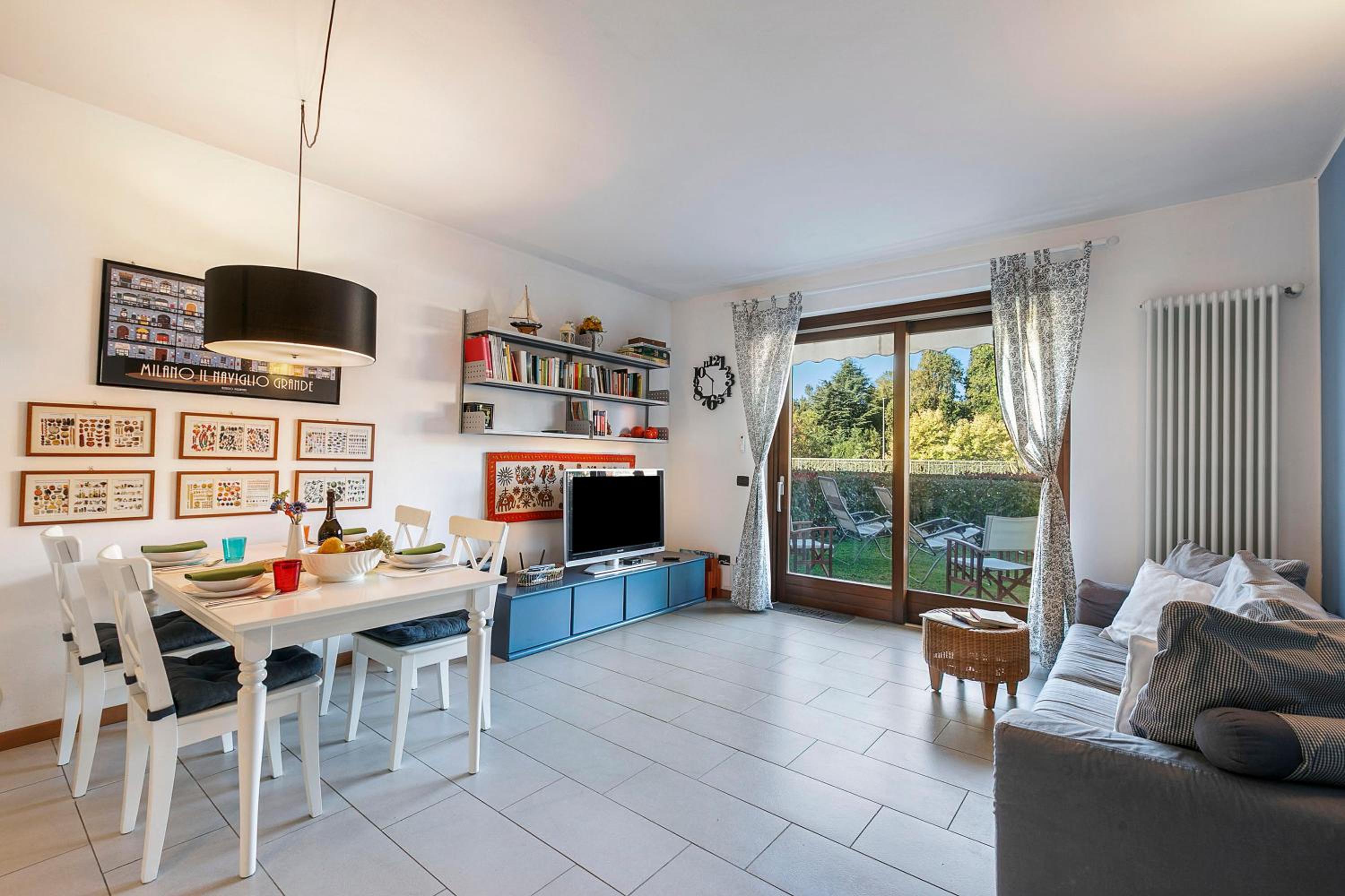 Blu Oltrelago Pool & Lake - Happy Rentals