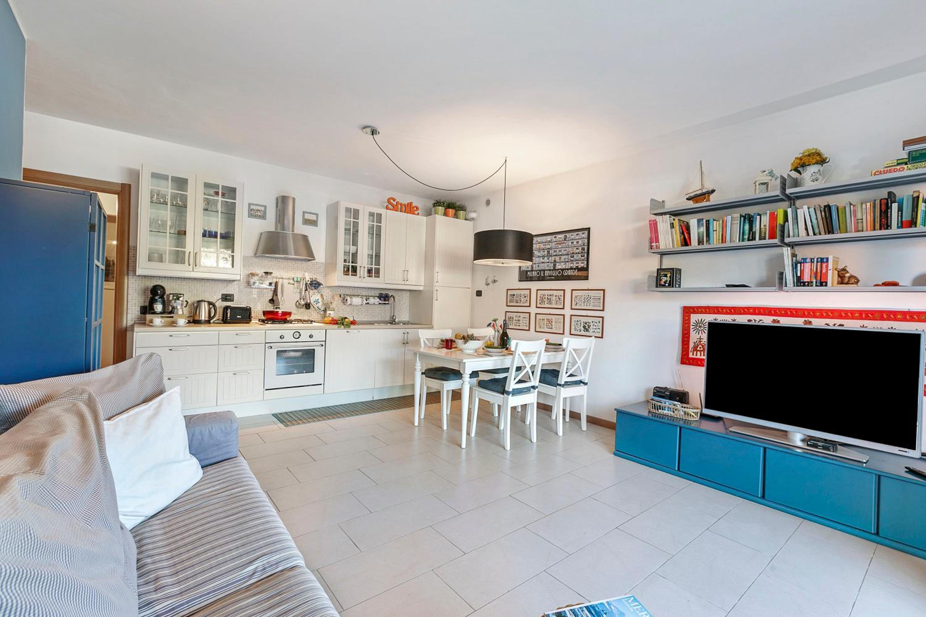 Blu Oltrelago Pool & Lake - Happy Rentals