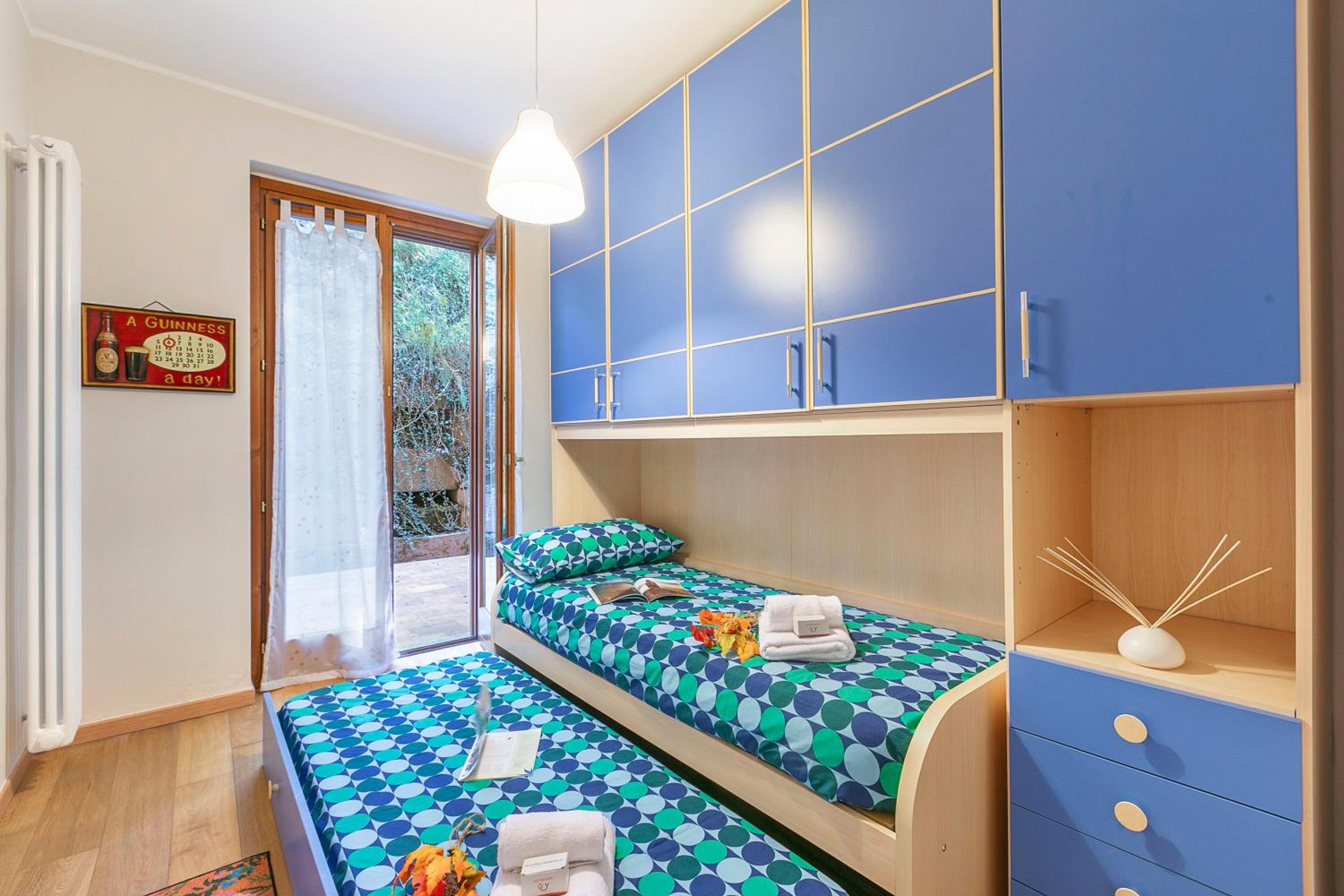 Blu Oltrelago Pool & Lake - Happy Rentals