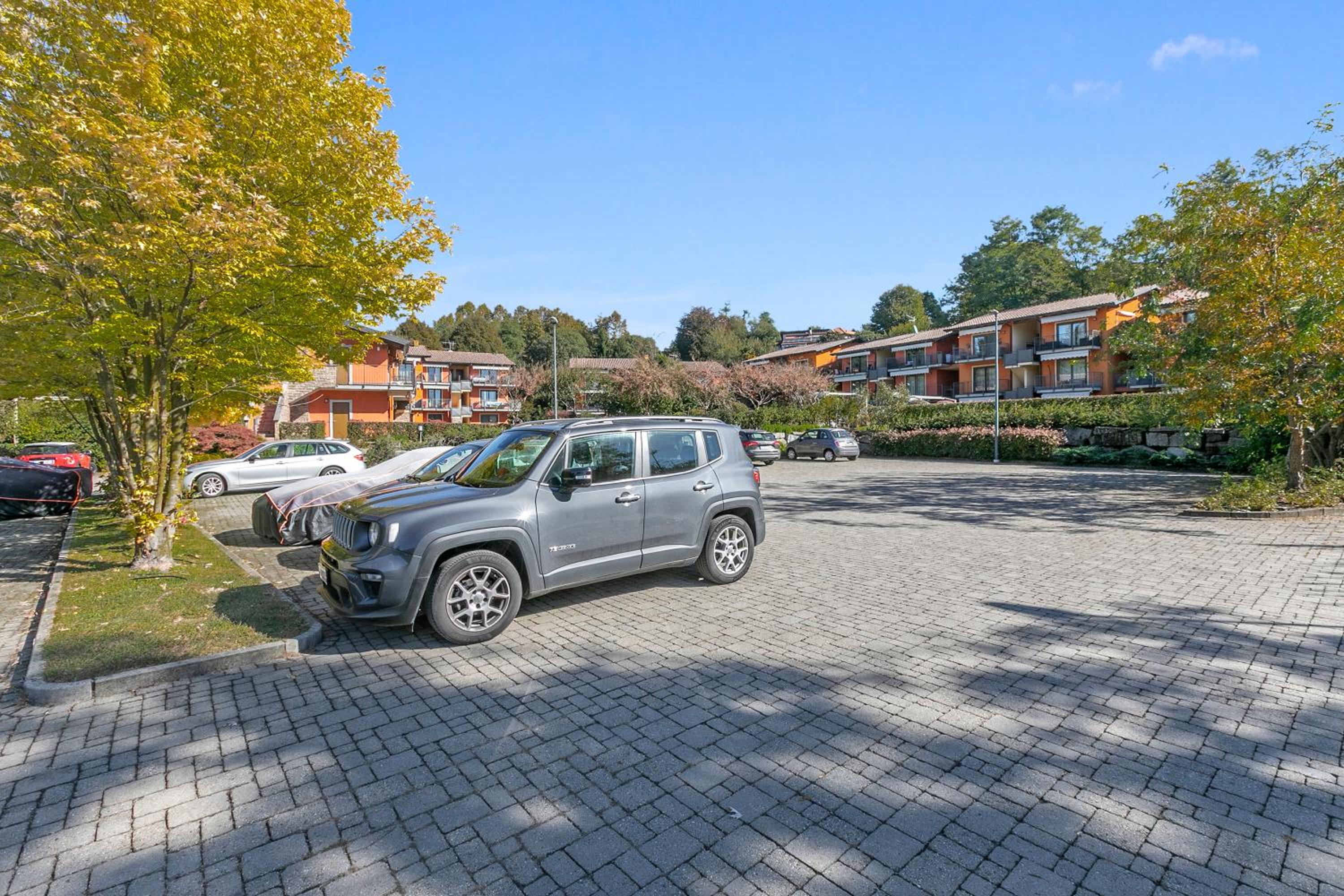 Blu Oltrelago Pool & Lake - Happy Rentals
