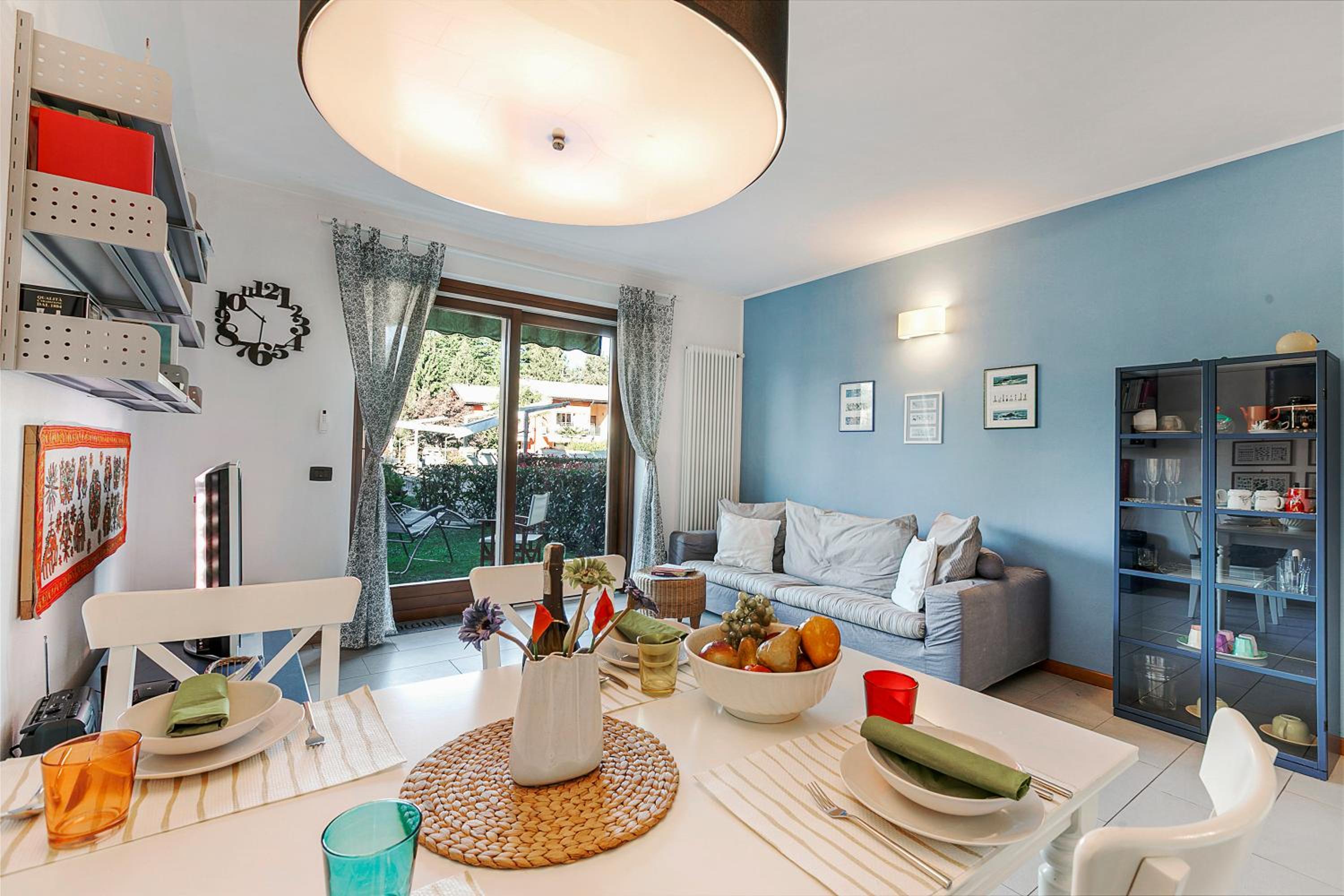 Blu Oltrelago Pool & Lake - Happy Rentals