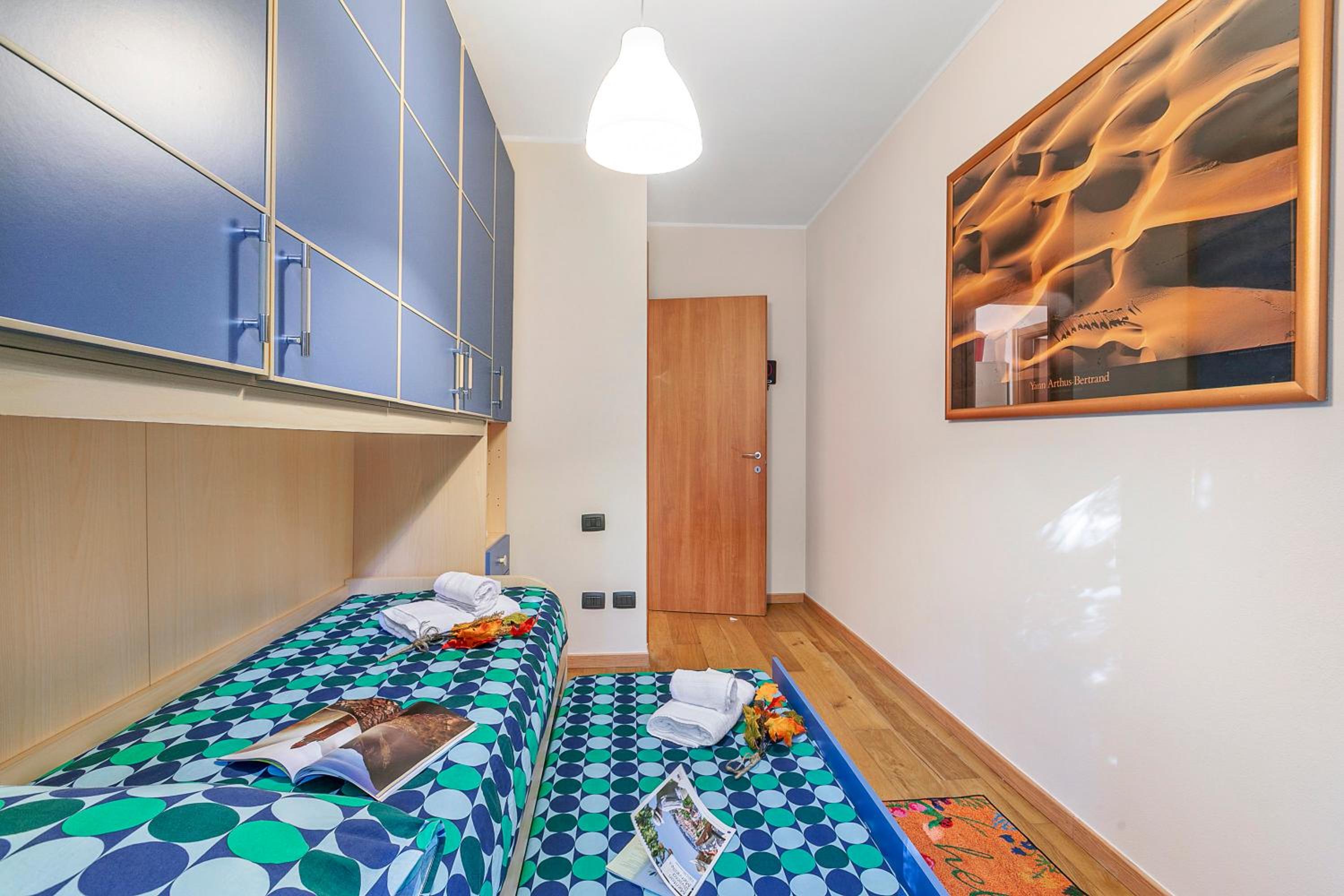 Blu Oltrelago Pool & Lake - Happy Rentals