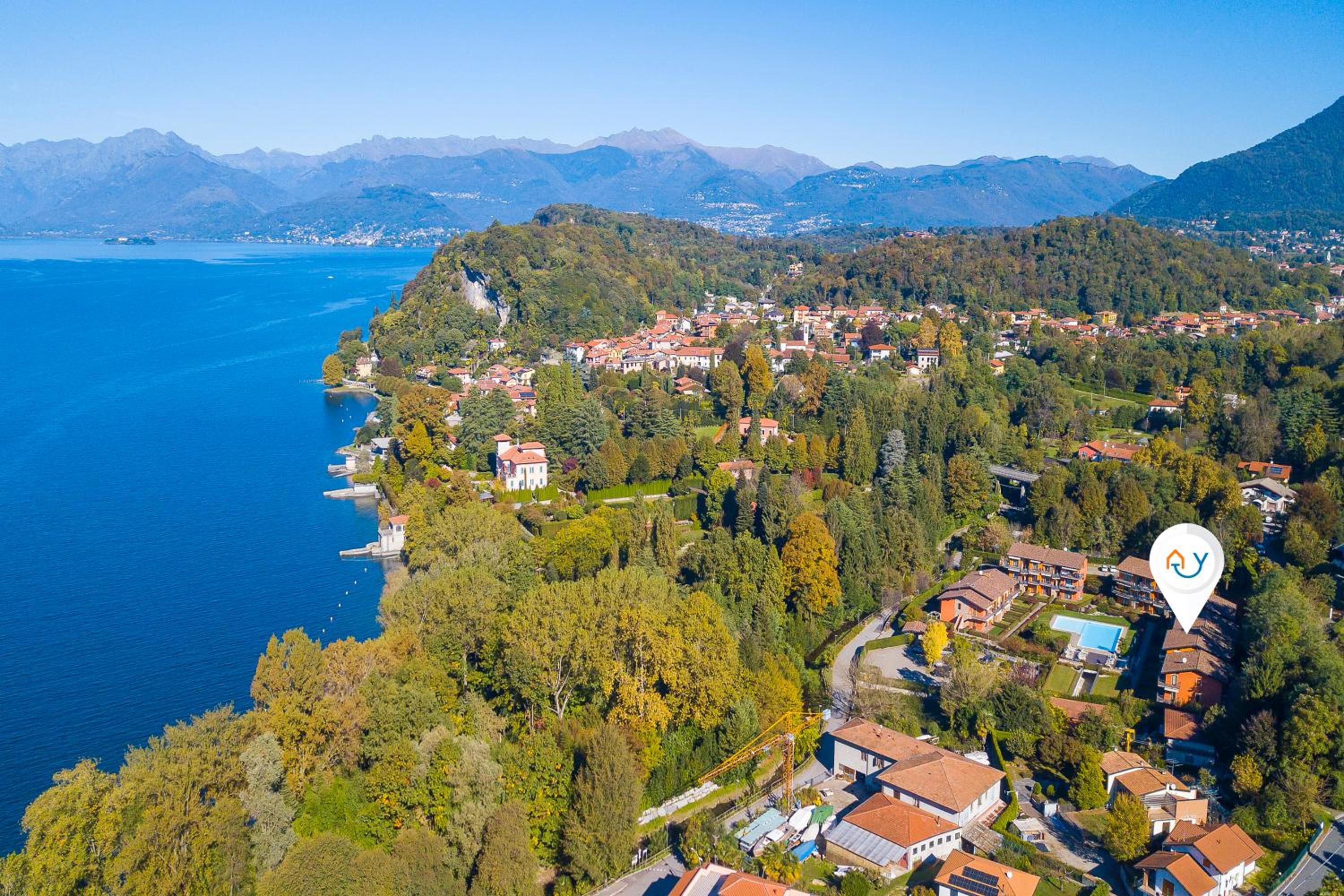 Blu Oltrelago Pool & Lake - Happy Rentals