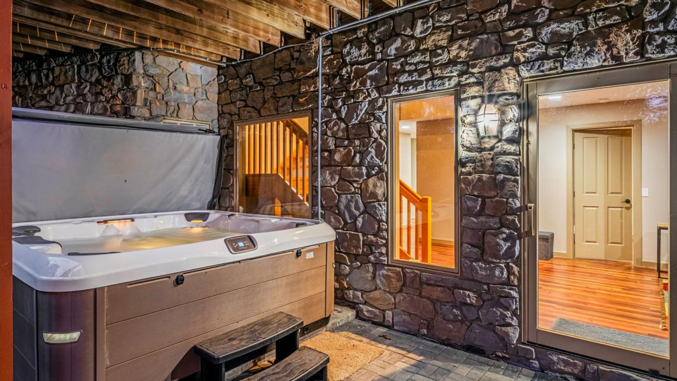 Lake Harmony Chalet w Hot Tub Arcades Near Beaches Ski Trails Everpine Lodge by AvantStay