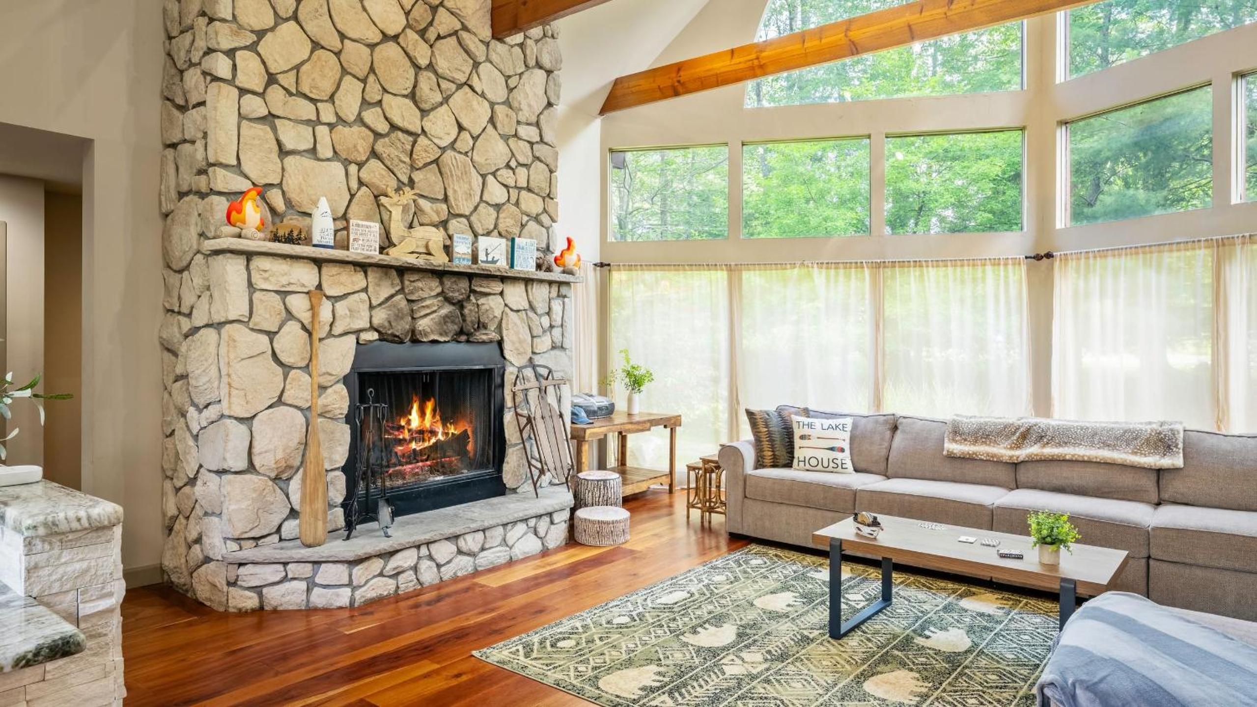 Lake Harmony Chalet w Hot Tub Arcades Near Beaches Ski Trails Everpine Lodge by AvantStay