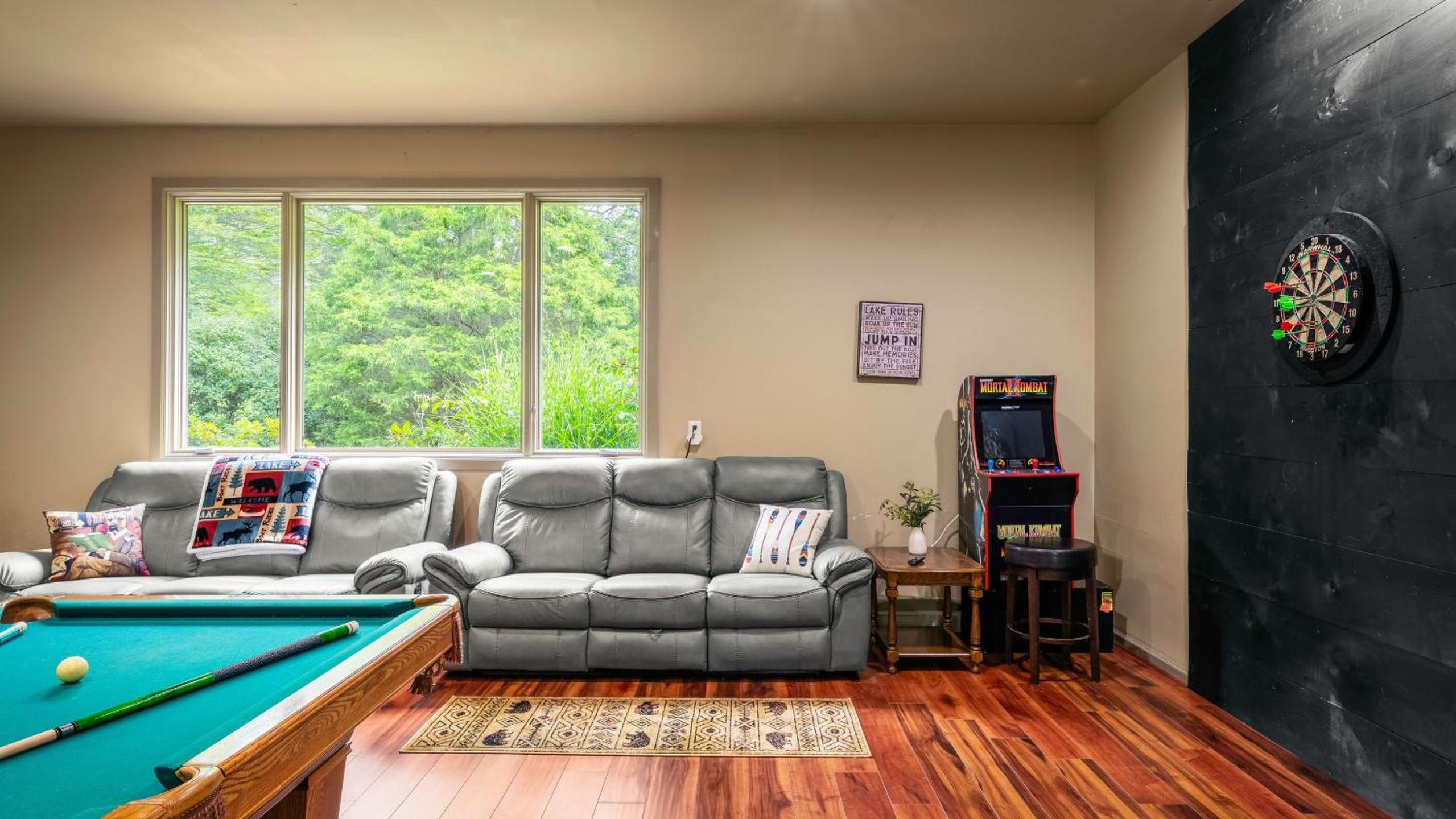 Lake Harmony Chalet w Hot Tub Arcades Near Beaches Ski Trails Everpine Lodge by AvantStay