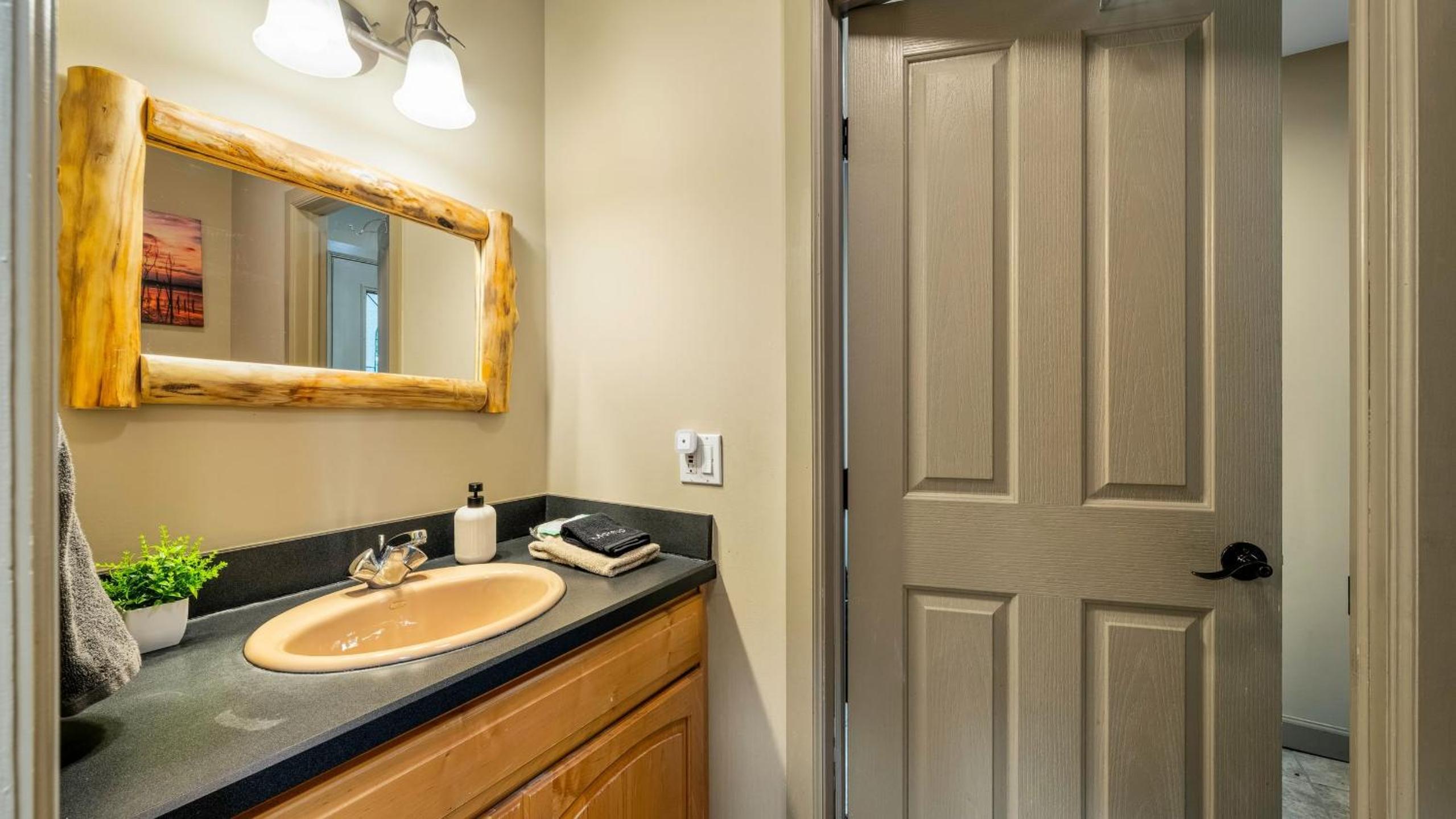 Lake Harmony Chalet w Hot Tub Arcades Near Beaches Ski Trails Everpine Lodge by AvantStay