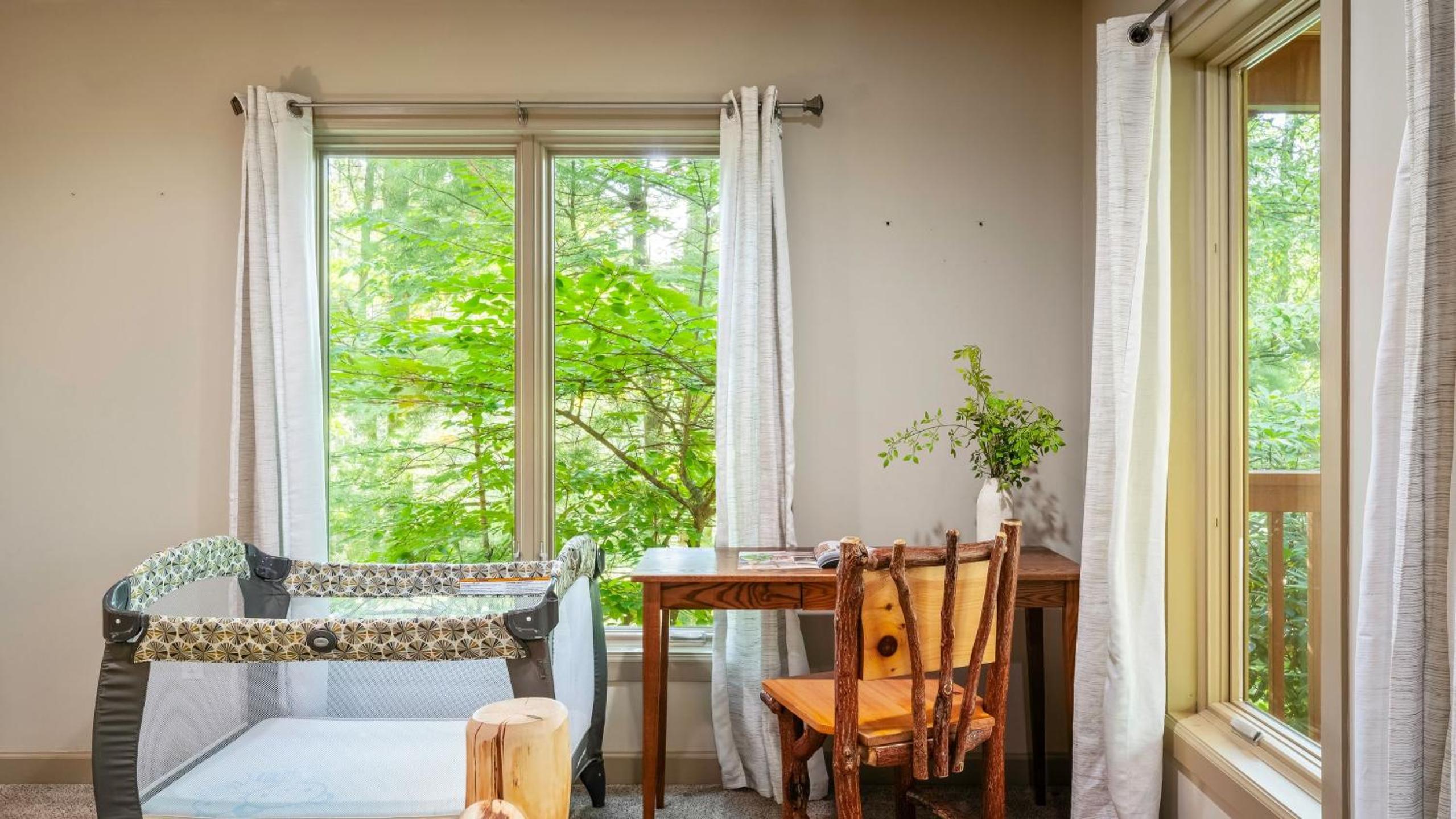 Lake Harmony Chalet w Hot Tub Arcades Near Beaches Ski Trails Everpine Lodge by AvantStay