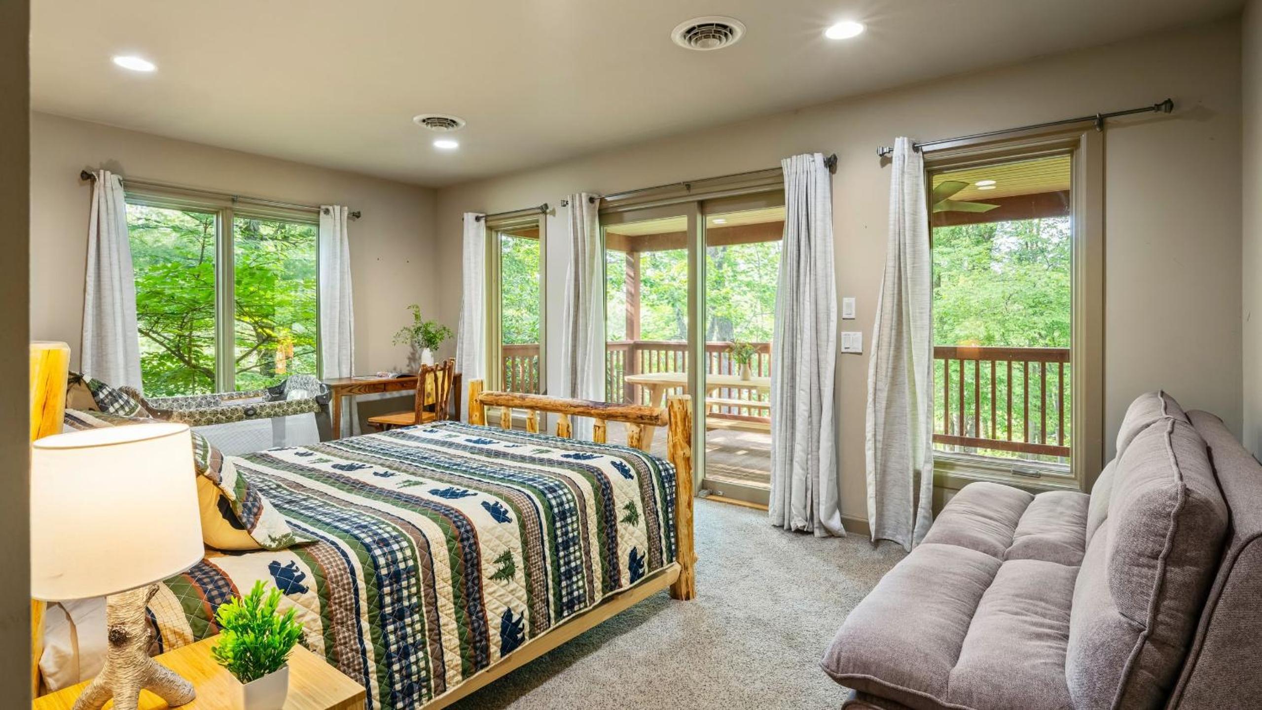 Lake Harmony Chalet w Hot Tub Arcades Near Beaches Ski Trails Everpine Lodge by AvantStay
