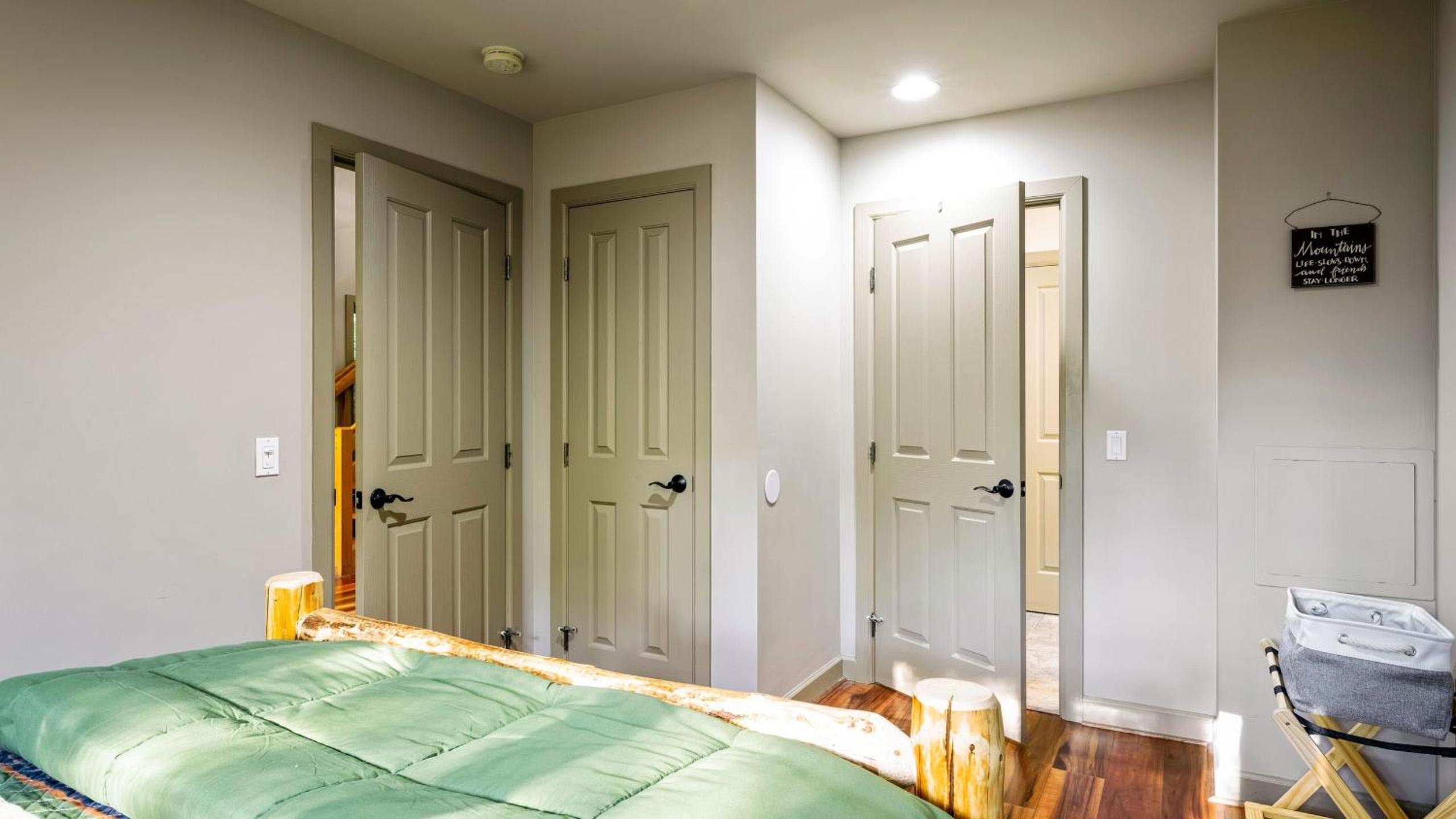 Lake Harmony Chalet w Hot Tub Arcades Near Beaches Ski Trails Everpine Lodge by AvantStay
