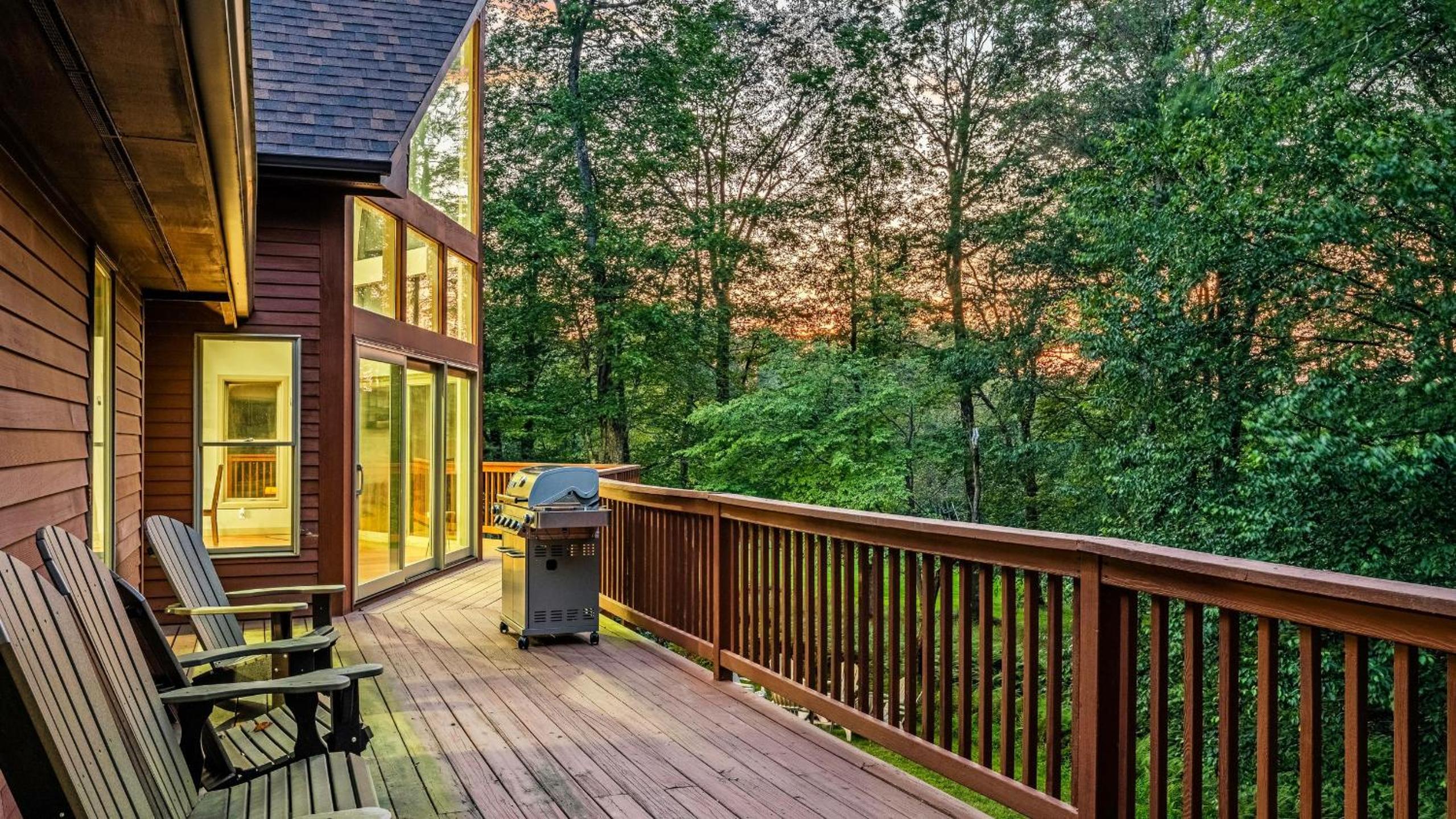 Lake Harmony Chalet w Hot Tub Arcades Near Beaches Ski Trails Everpine Lodge by AvantStay