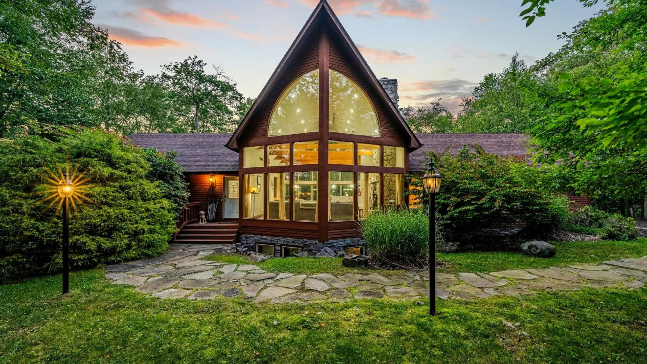 Lake Harmony Chalet w Hot Tub Arcades Near Beaches Ski Trails Everpine Lodge by AvantStay