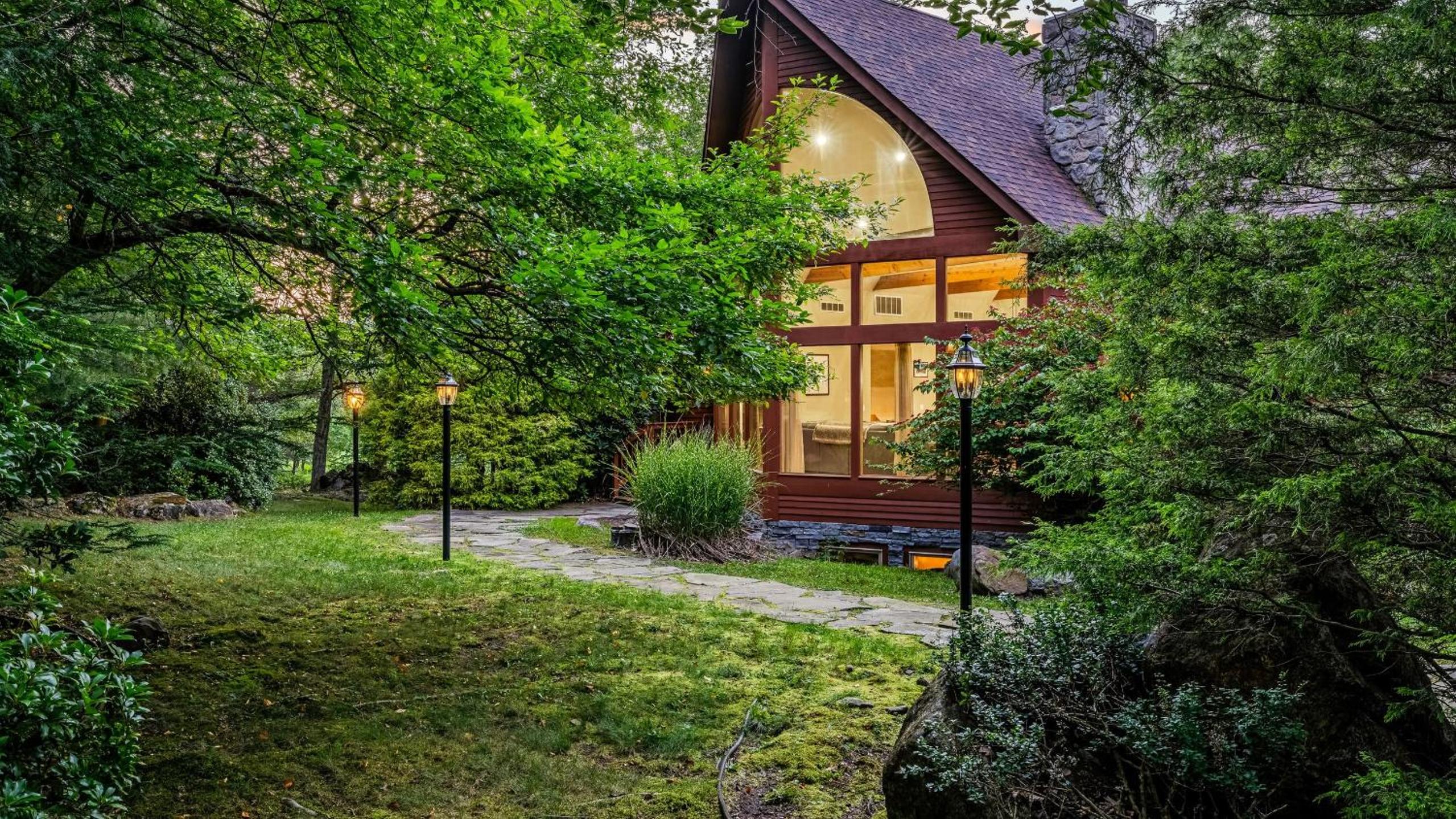 Lake Harmony Chalet w Hot Tub Arcades Near Beaches Ski Trails Everpine Lodge by AvantStay