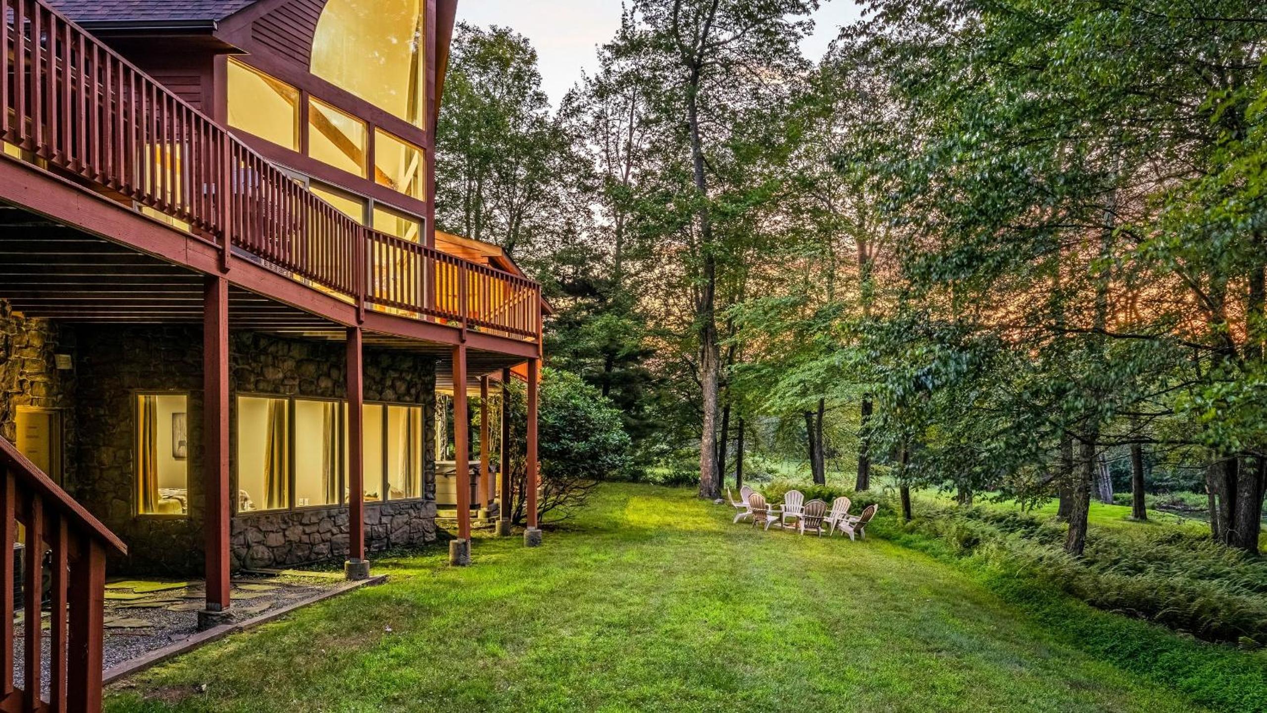 Lake Harmony Chalet w Hot Tub Arcades Near Beaches Ski Trails Everpine Lodge by AvantStay