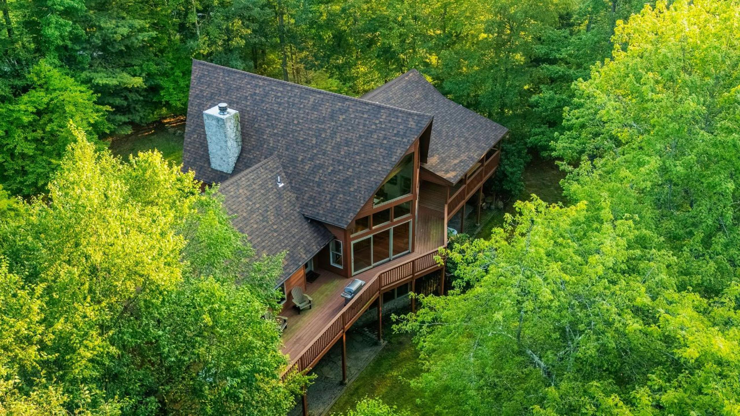 Lake Harmony Chalet w Hot Tub Arcades Near Beaches Ski Trails Everpine Lodge by AvantStay