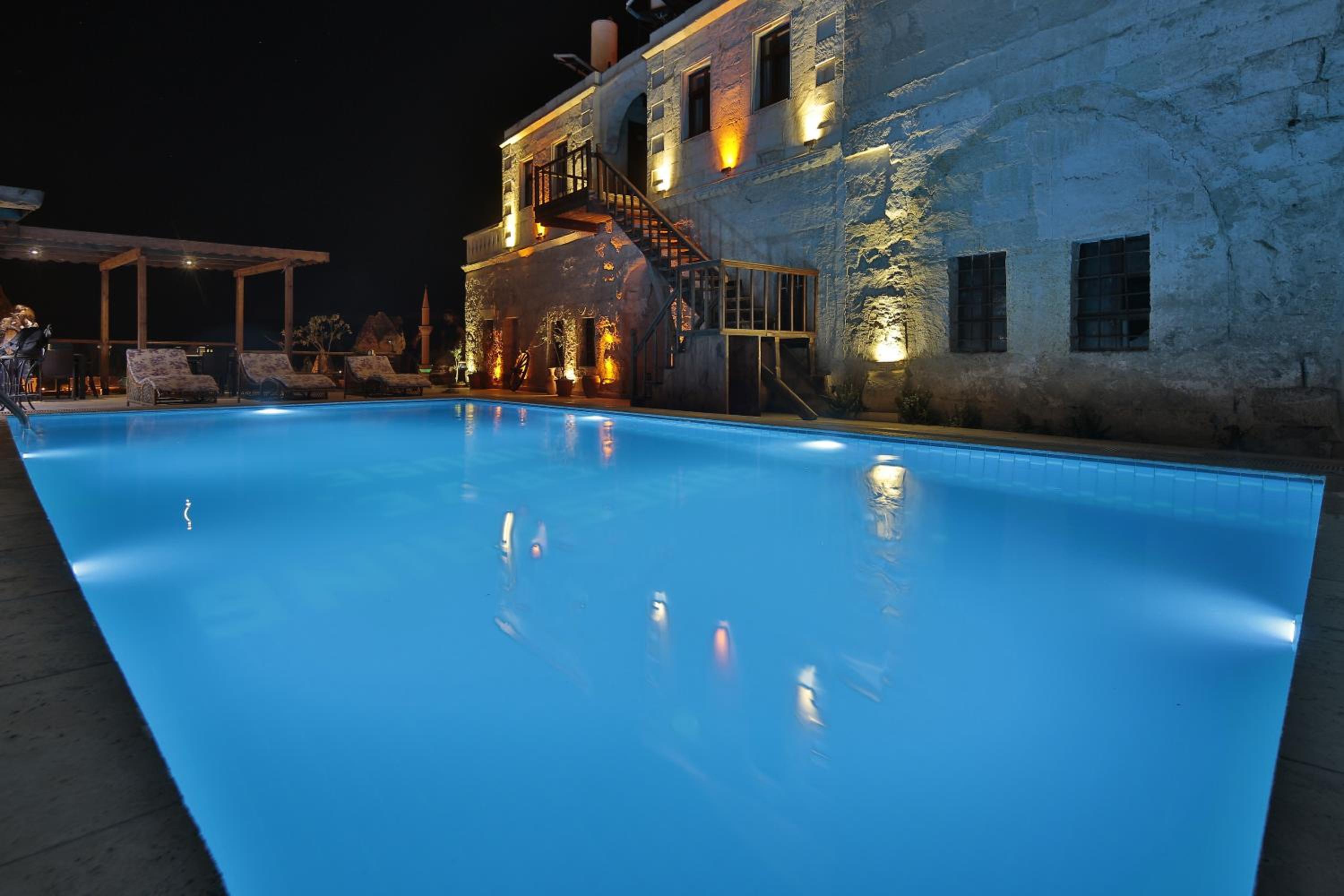 Shoestring Cave House - Image 27