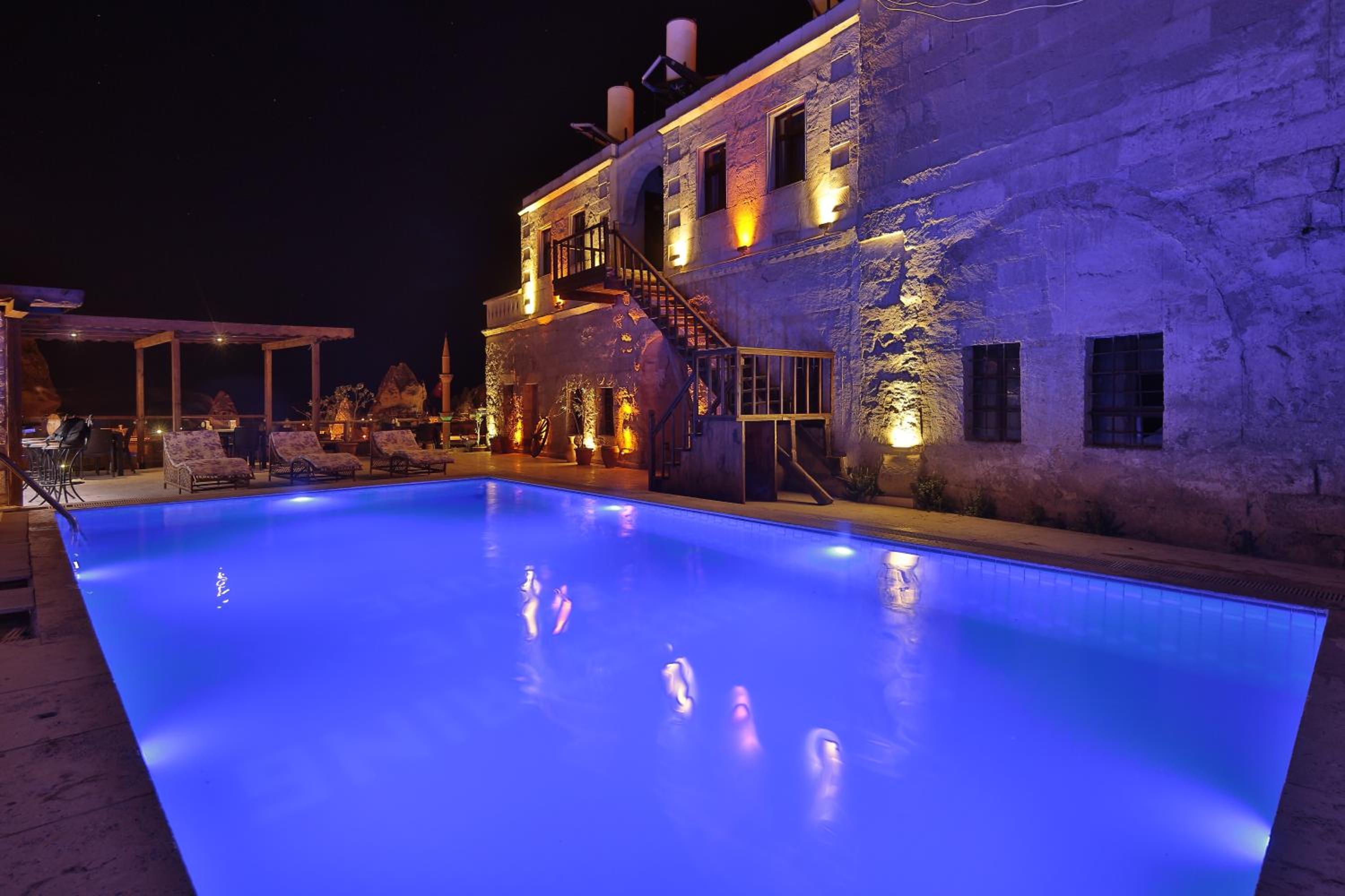 Shoestring Cave House - Image 170