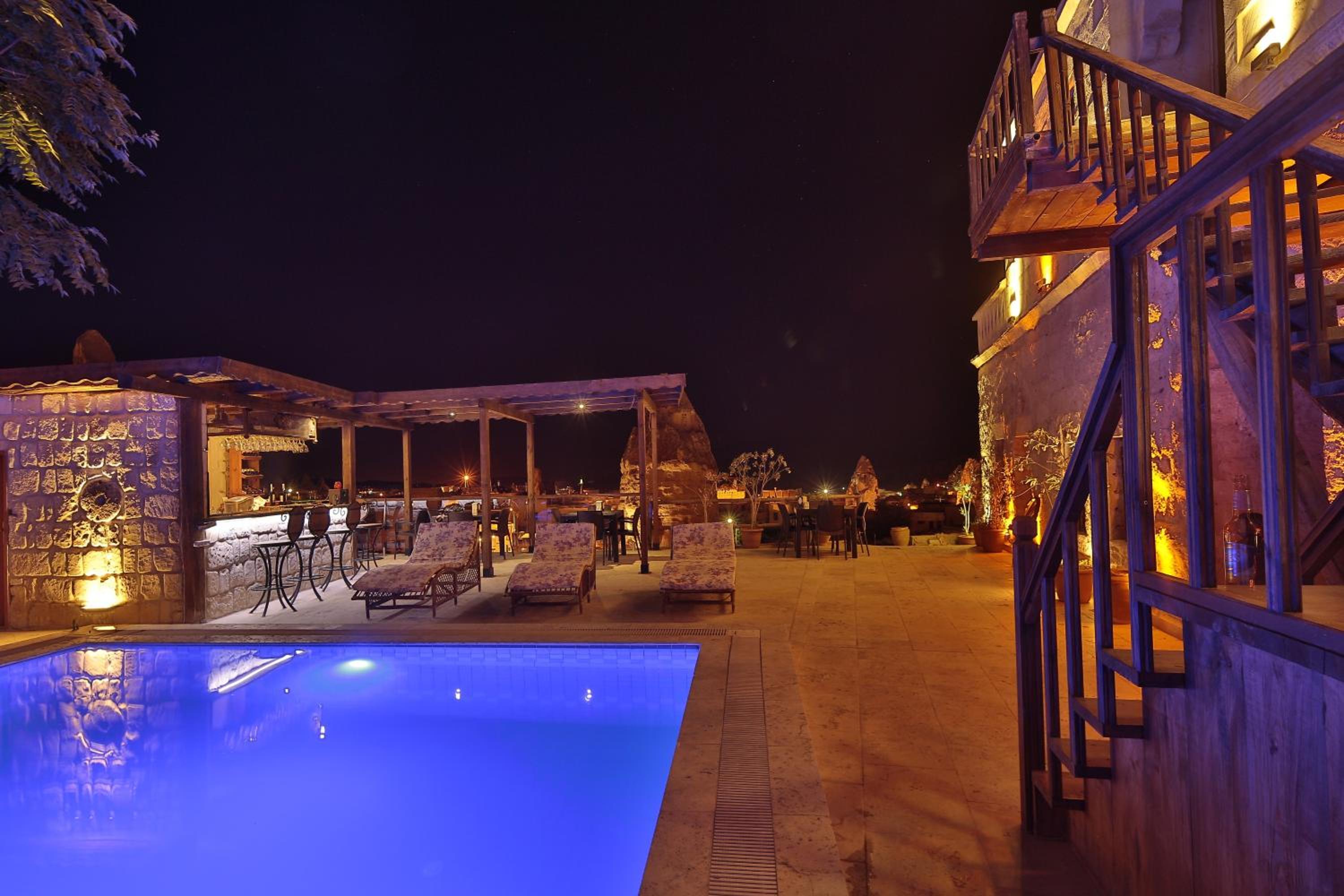 Shoestring Cave House - Image 53