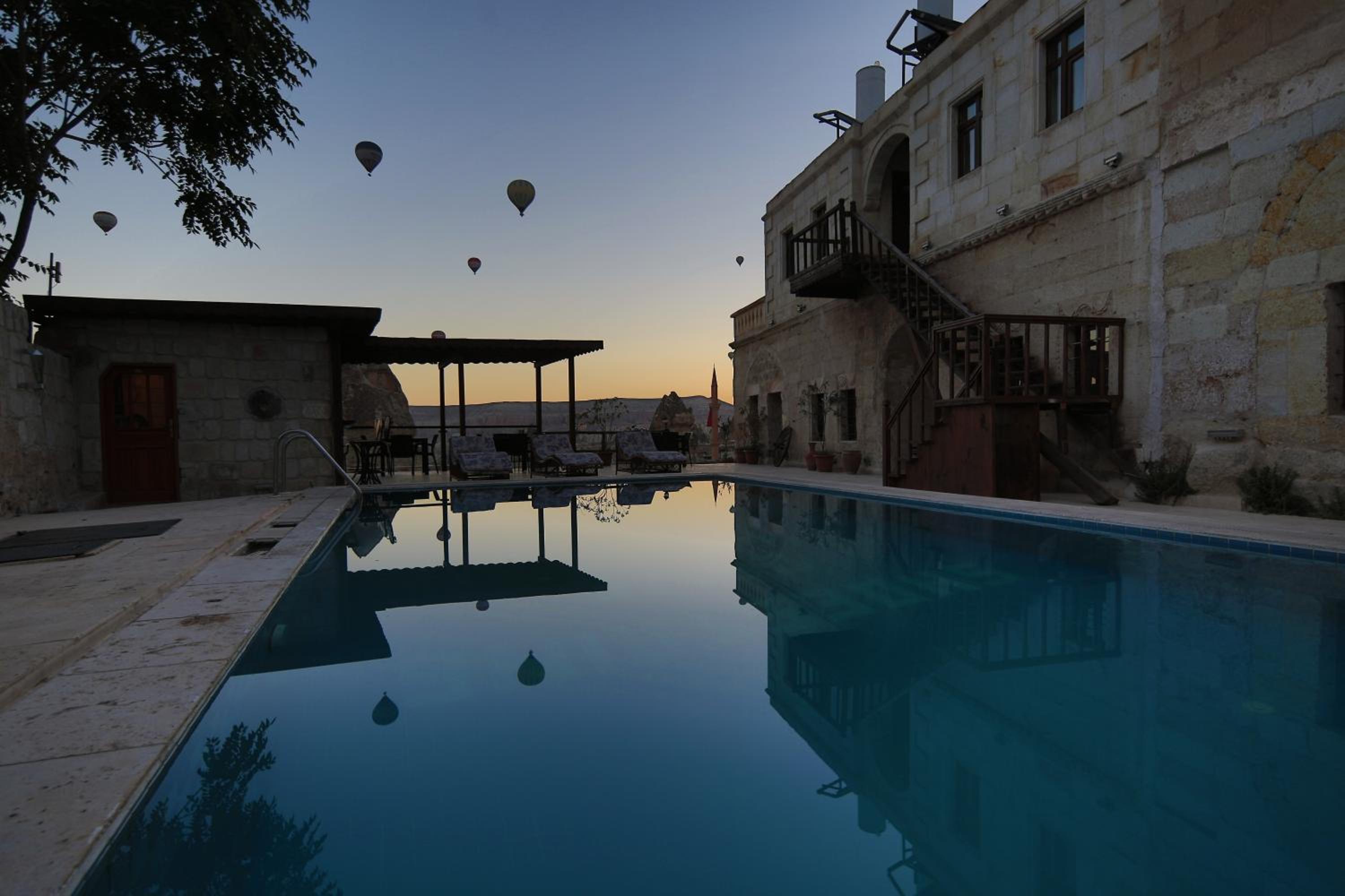 Shoestring Cave House - Image 29