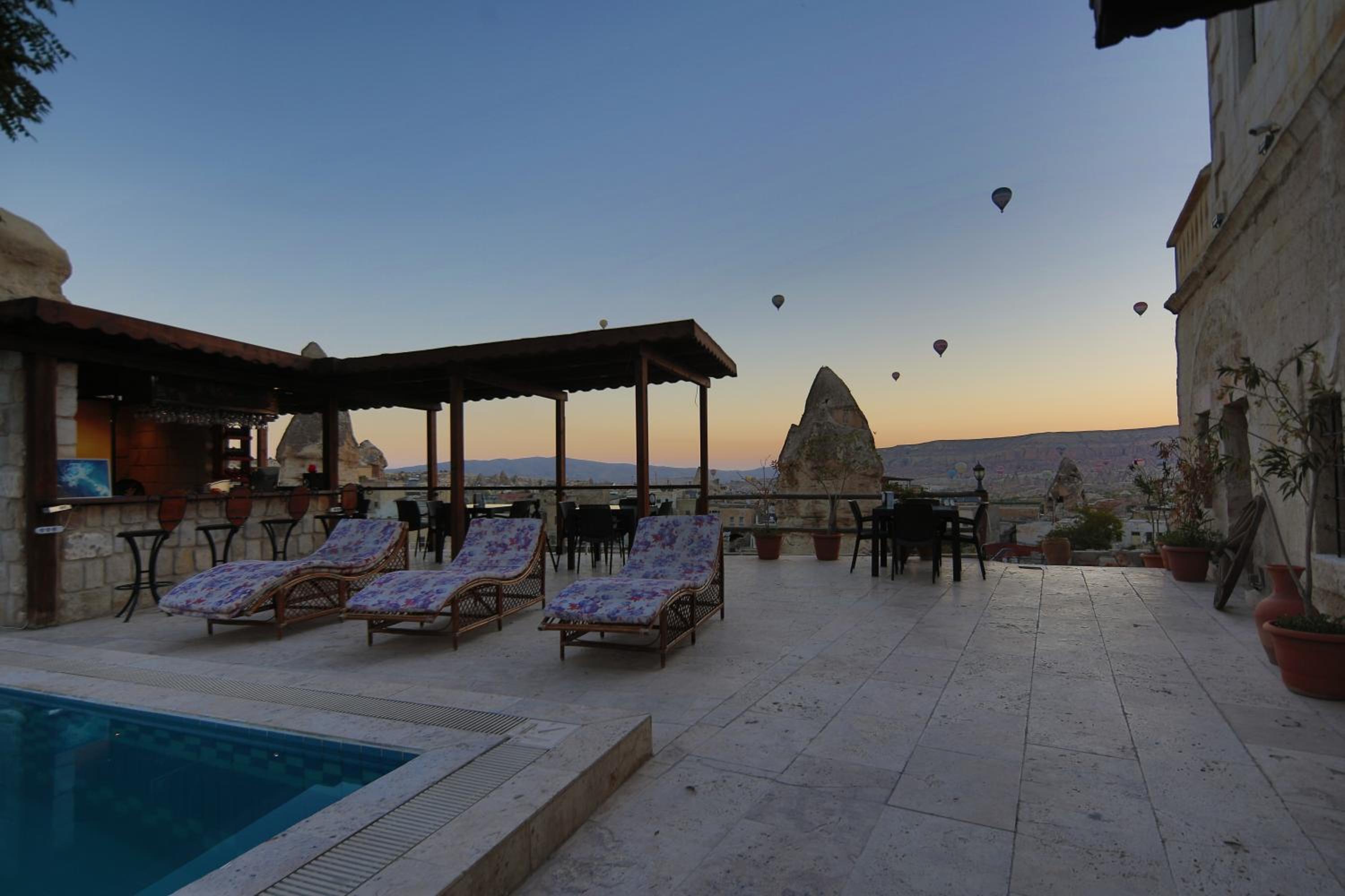 Shoestring Cave House - Image 24