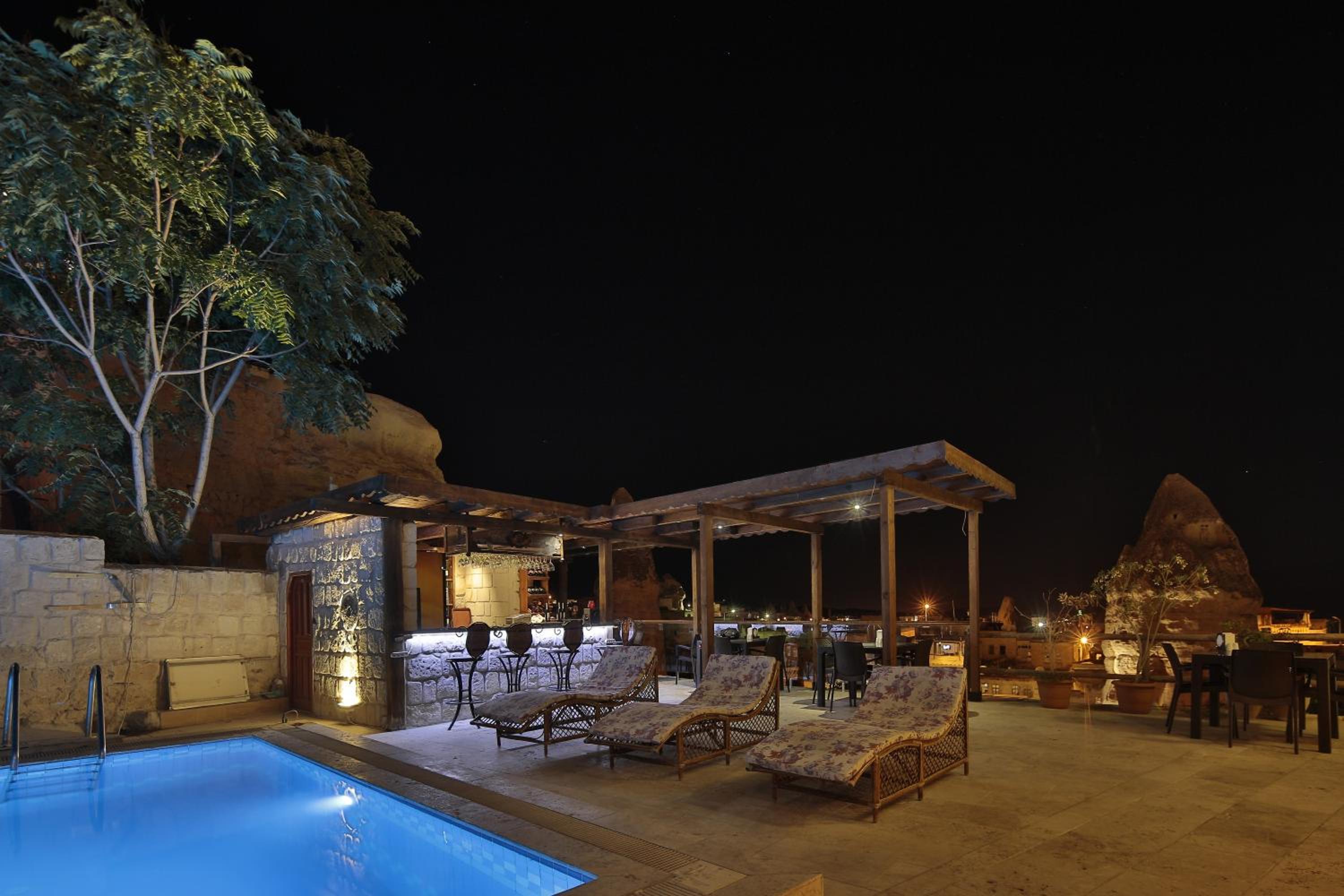 Shoestring Cave House - Image 30