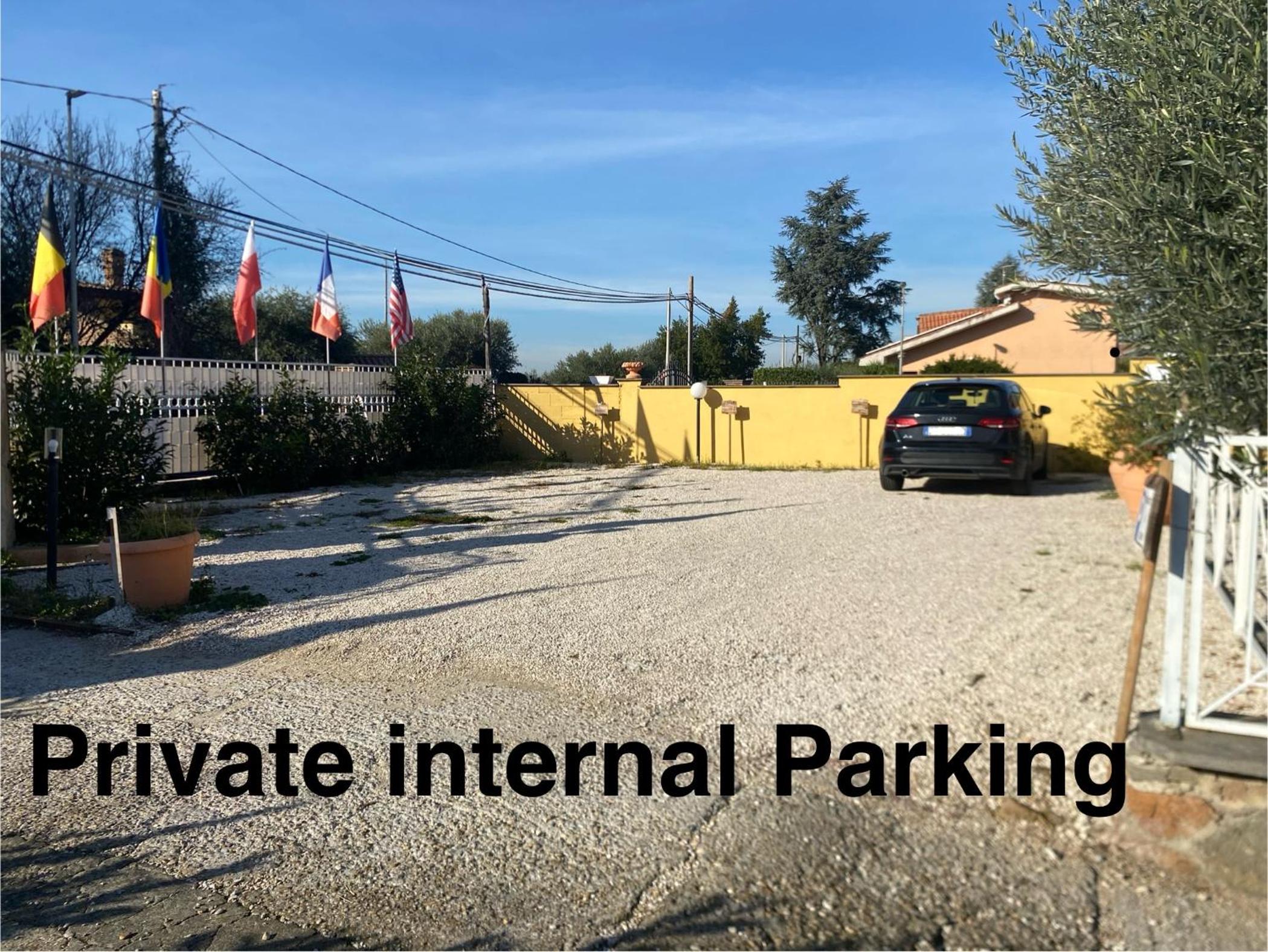 Miu' B&B , Ciampino , Villa con Piscina e Parcheggio Privato