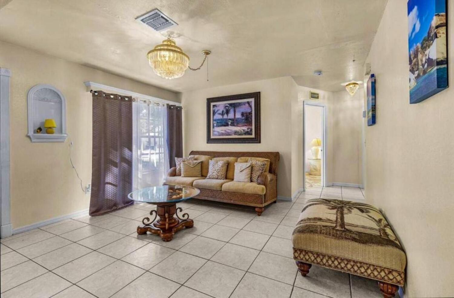 Al Capone - Paradise Home & Apartment