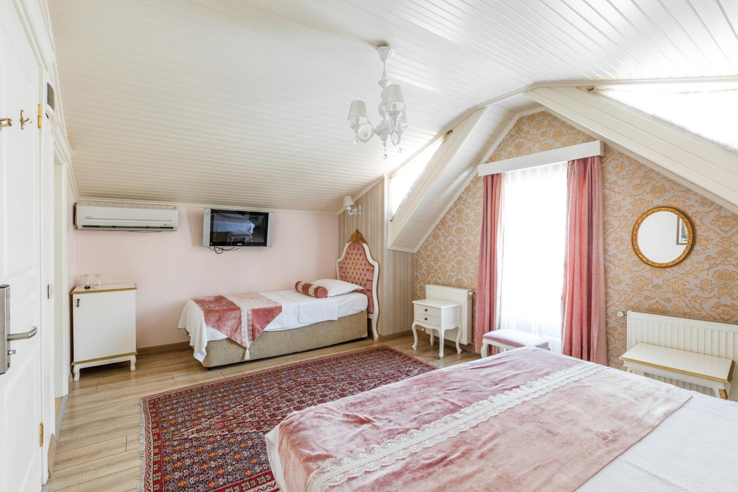 Romantic Hotel Istanbul - Image 71