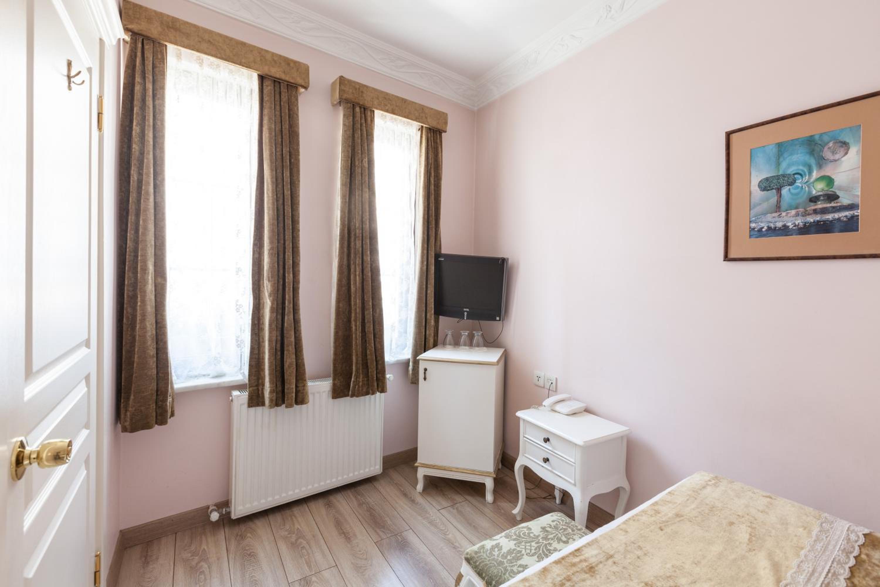 Romantic Hotel Istanbul - Image 34