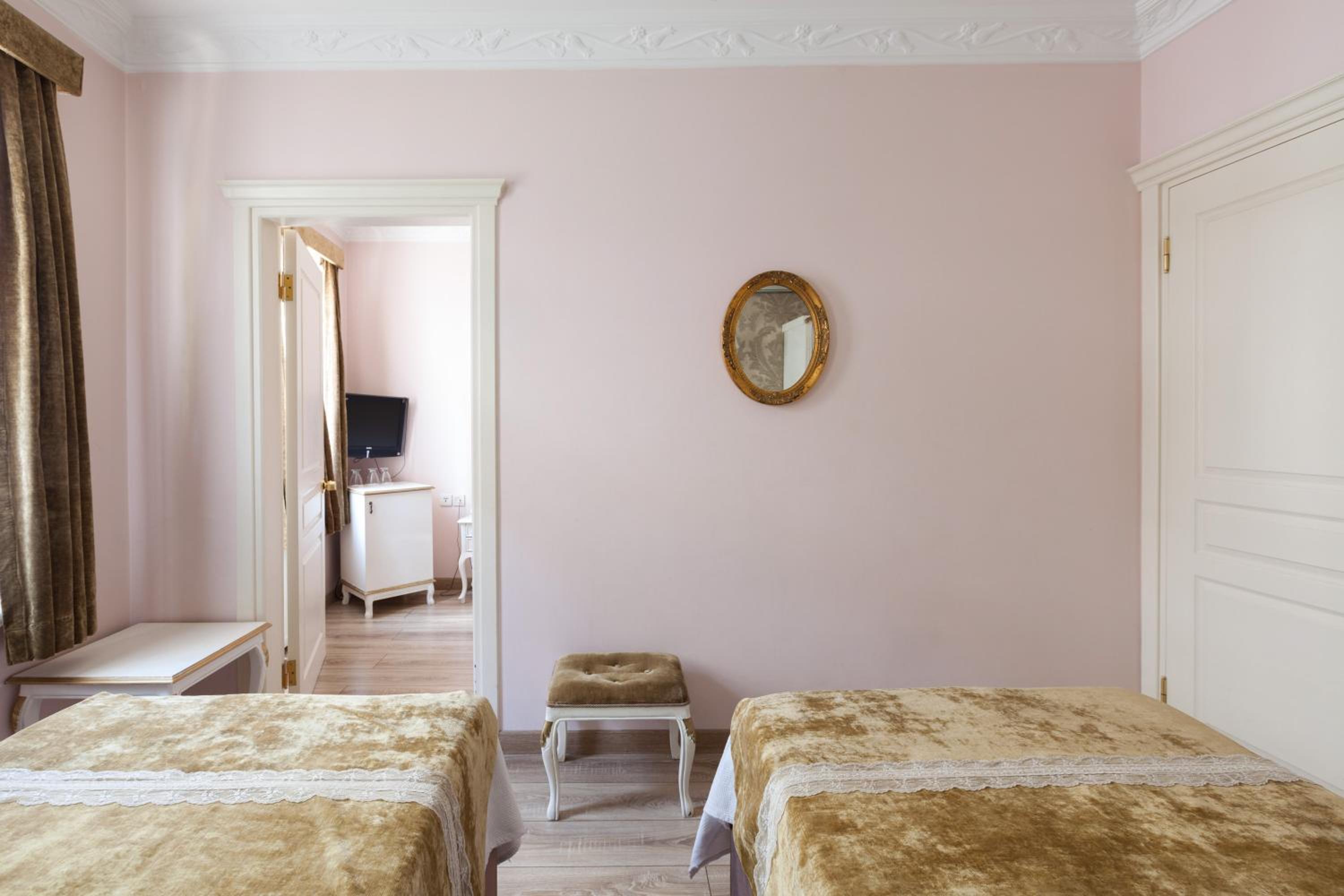 Romantic Hotel Istanbul - Image 35