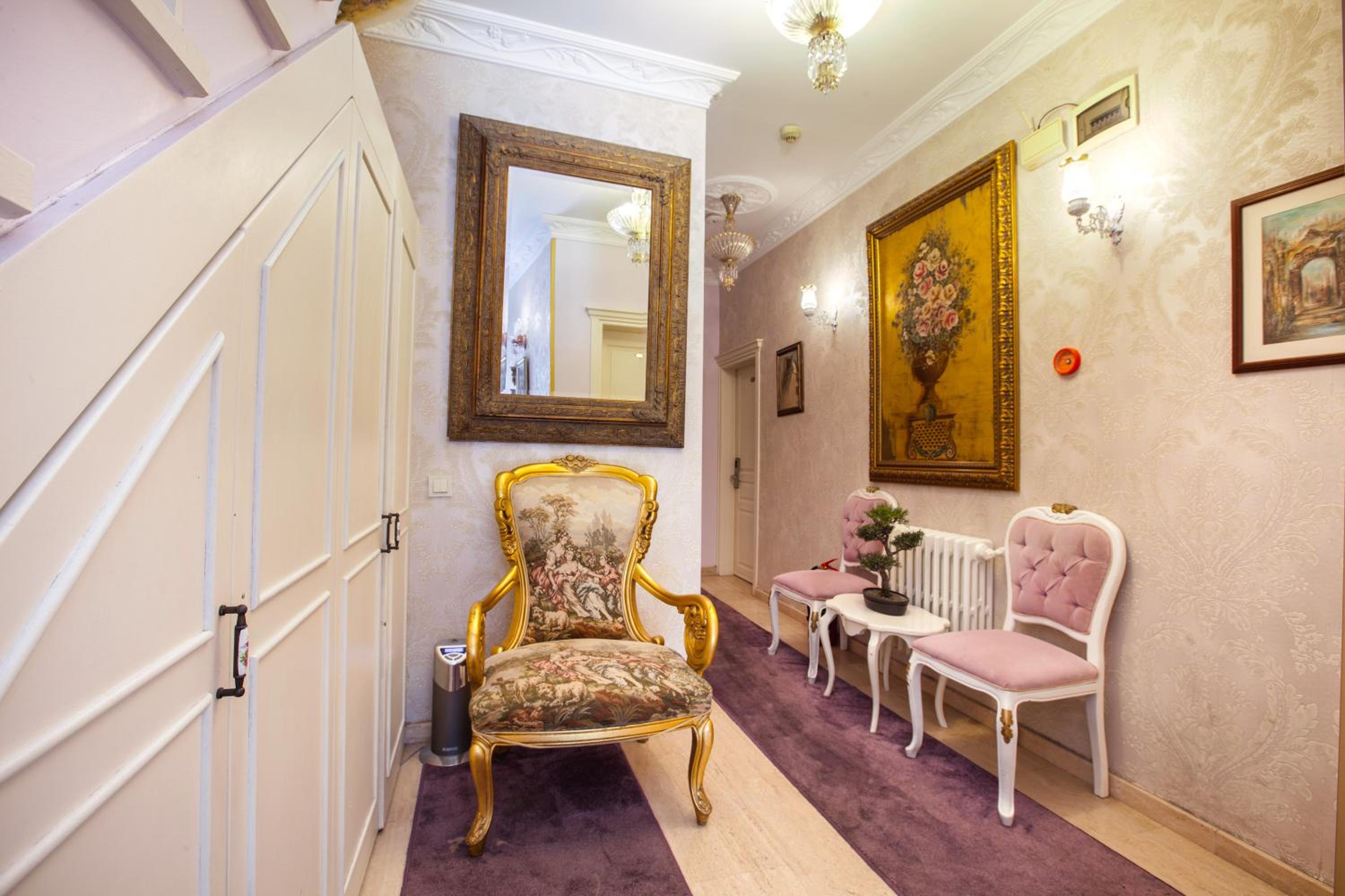 Romantic Hotel Istanbul - Image 46