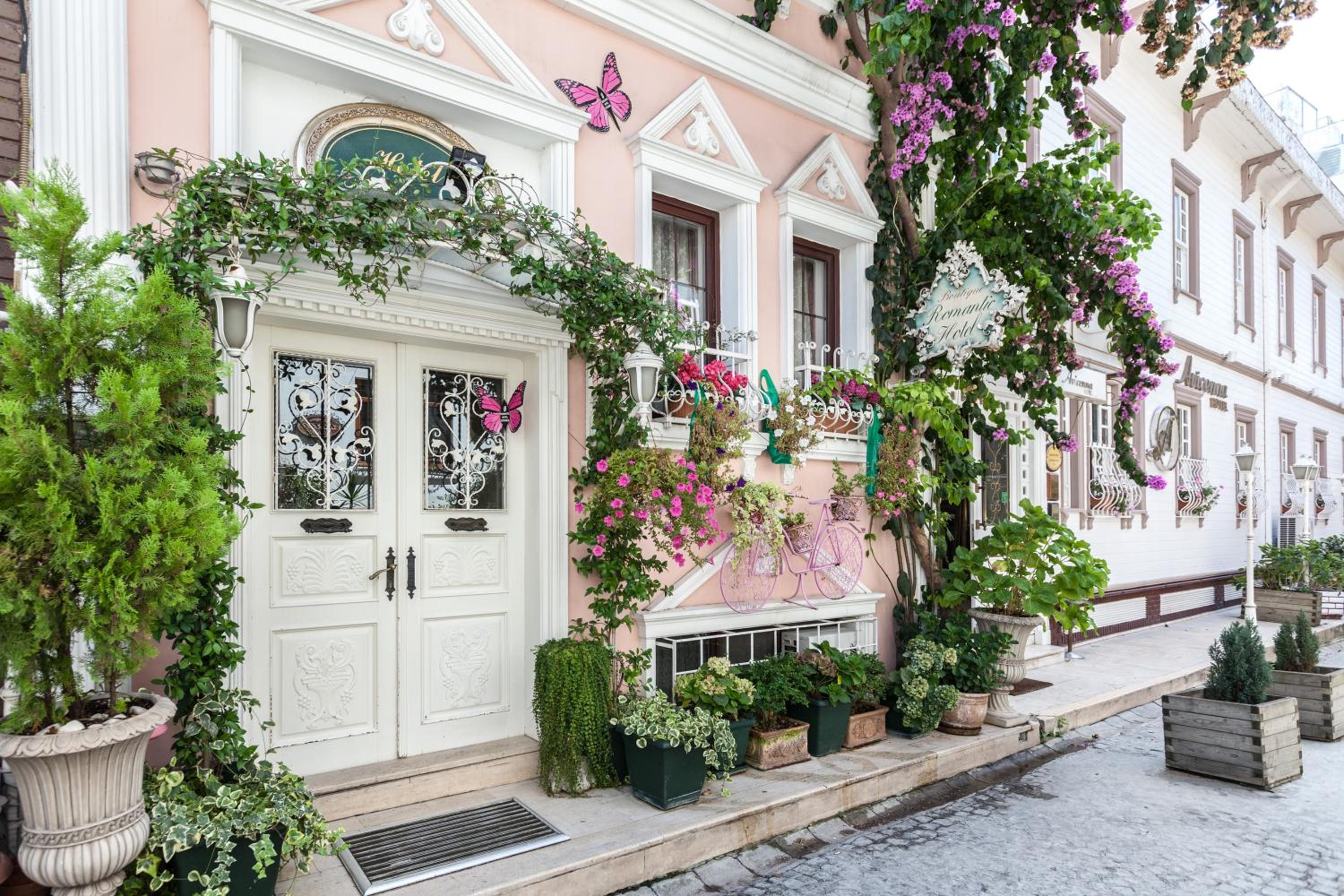 Romantic Hotel Istanbul - Image 43