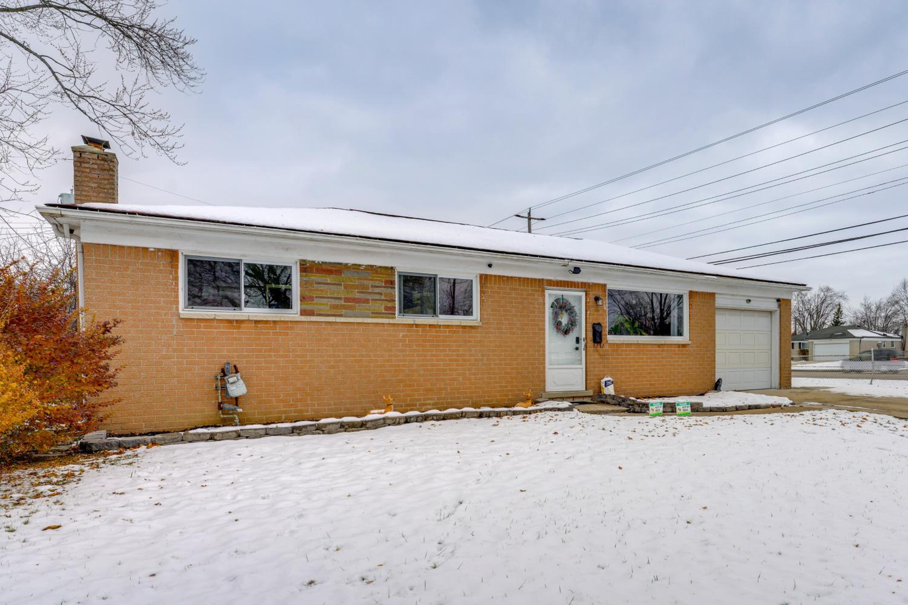 8 Mi to Detroit Zoo Family Home with Game Room