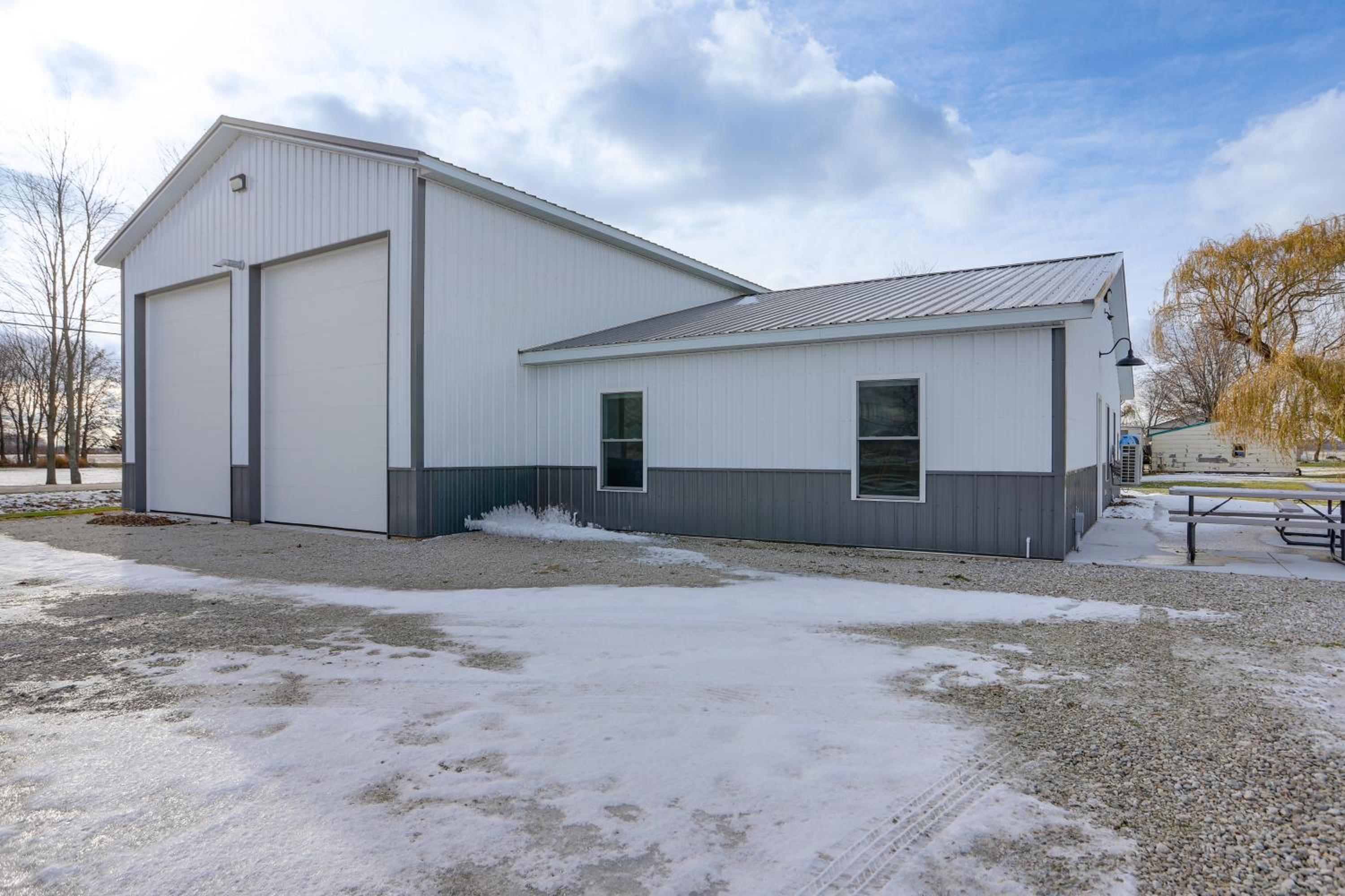 Patio and Parking! Modern Bunkhouse Near Lake Erie