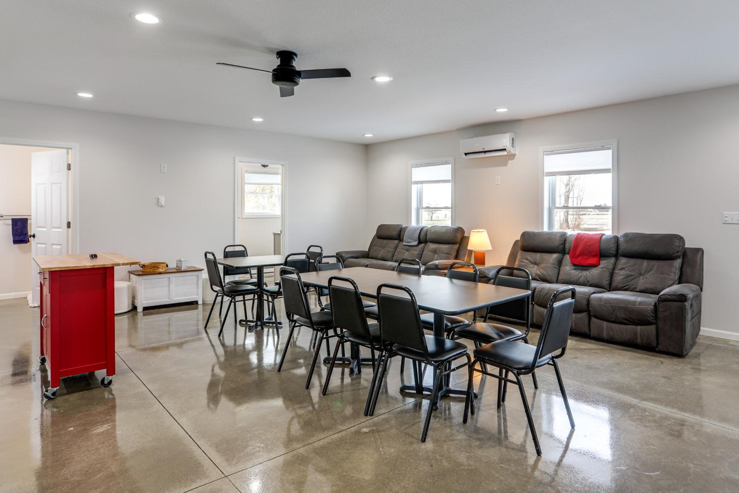 Patio and Parking! Modern Bunkhouse Near Lake Erie