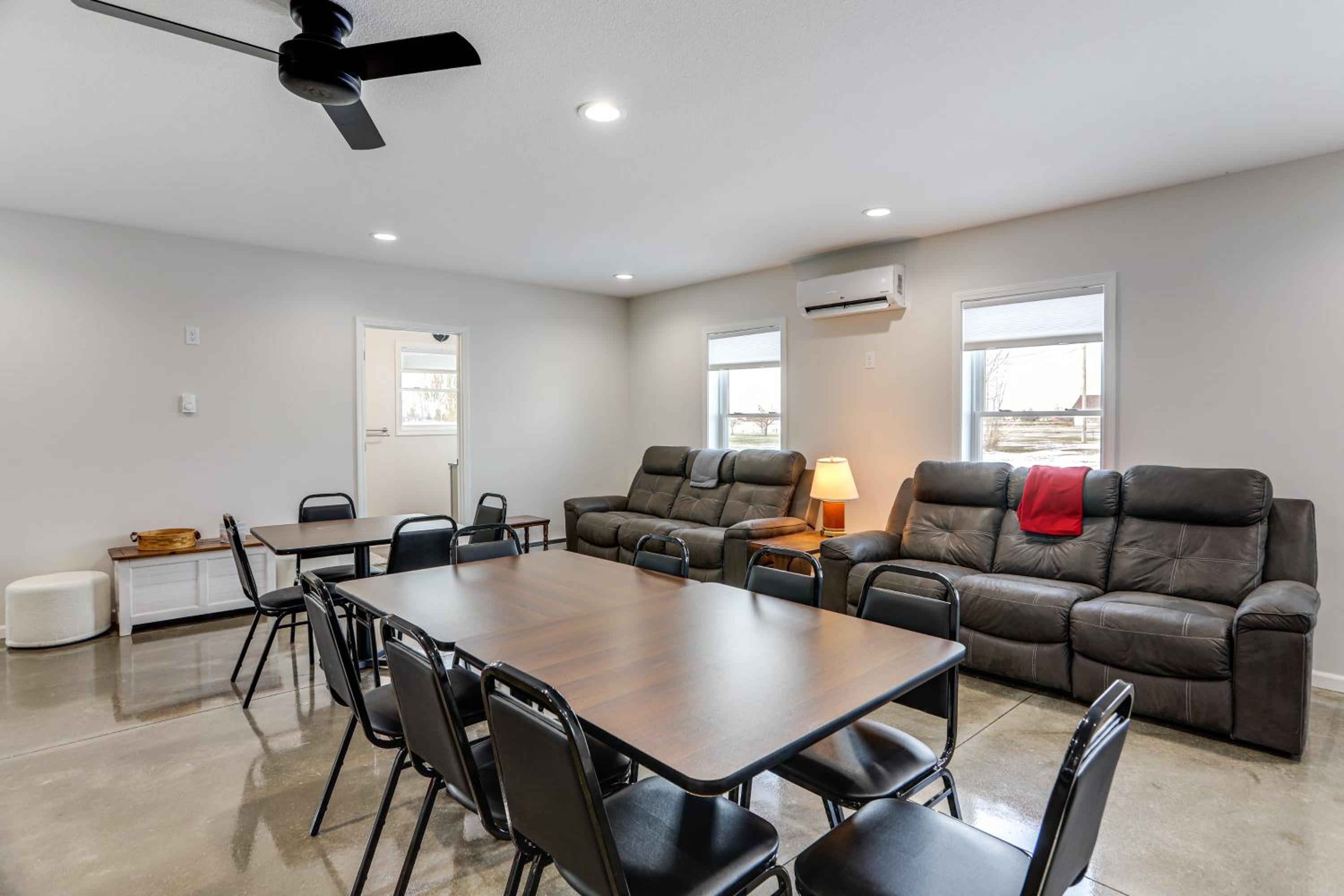 Patio and Parking! Modern Bunkhouse Near Lake Erie