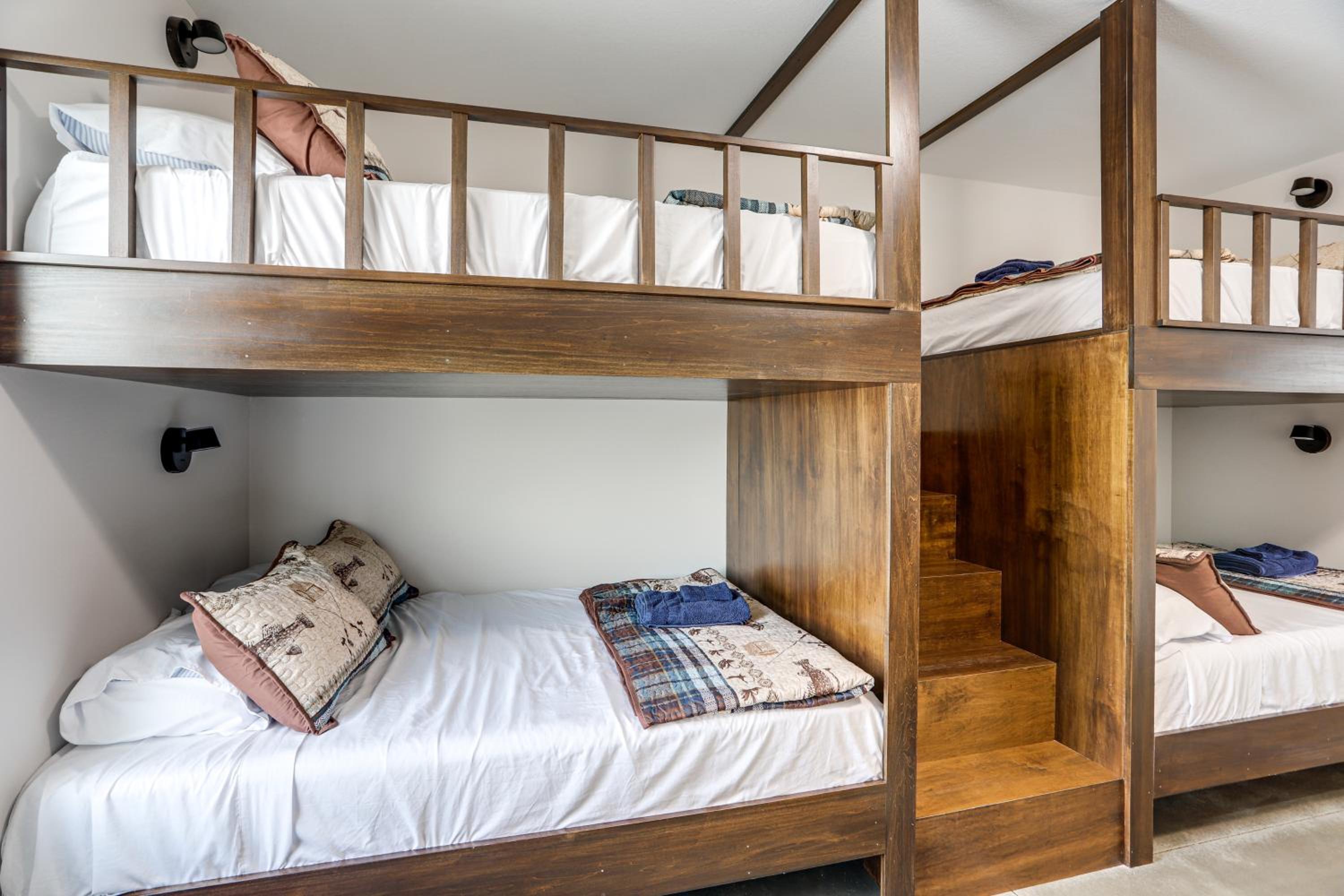 Patio and Parking! Modern Bunkhouse Near Lake Erie