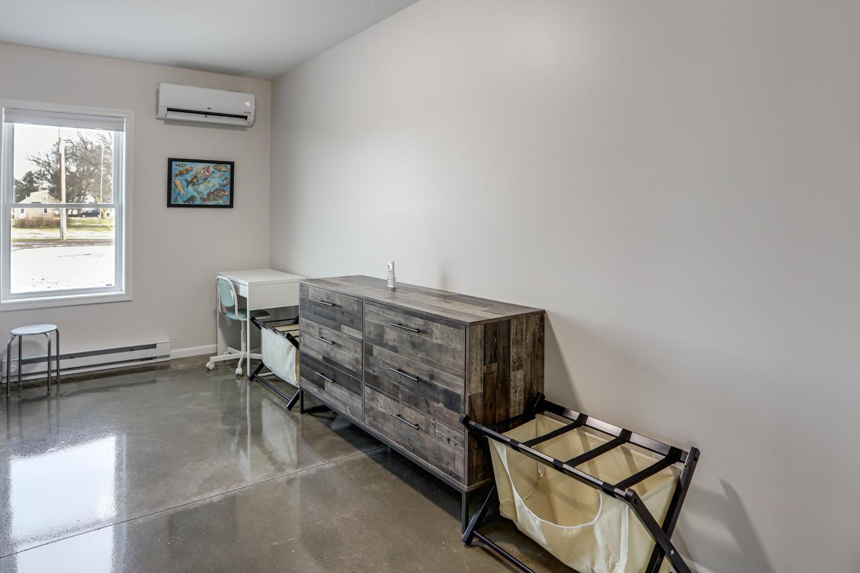 Patio and Parking! Modern Bunkhouse Near Lake Erie