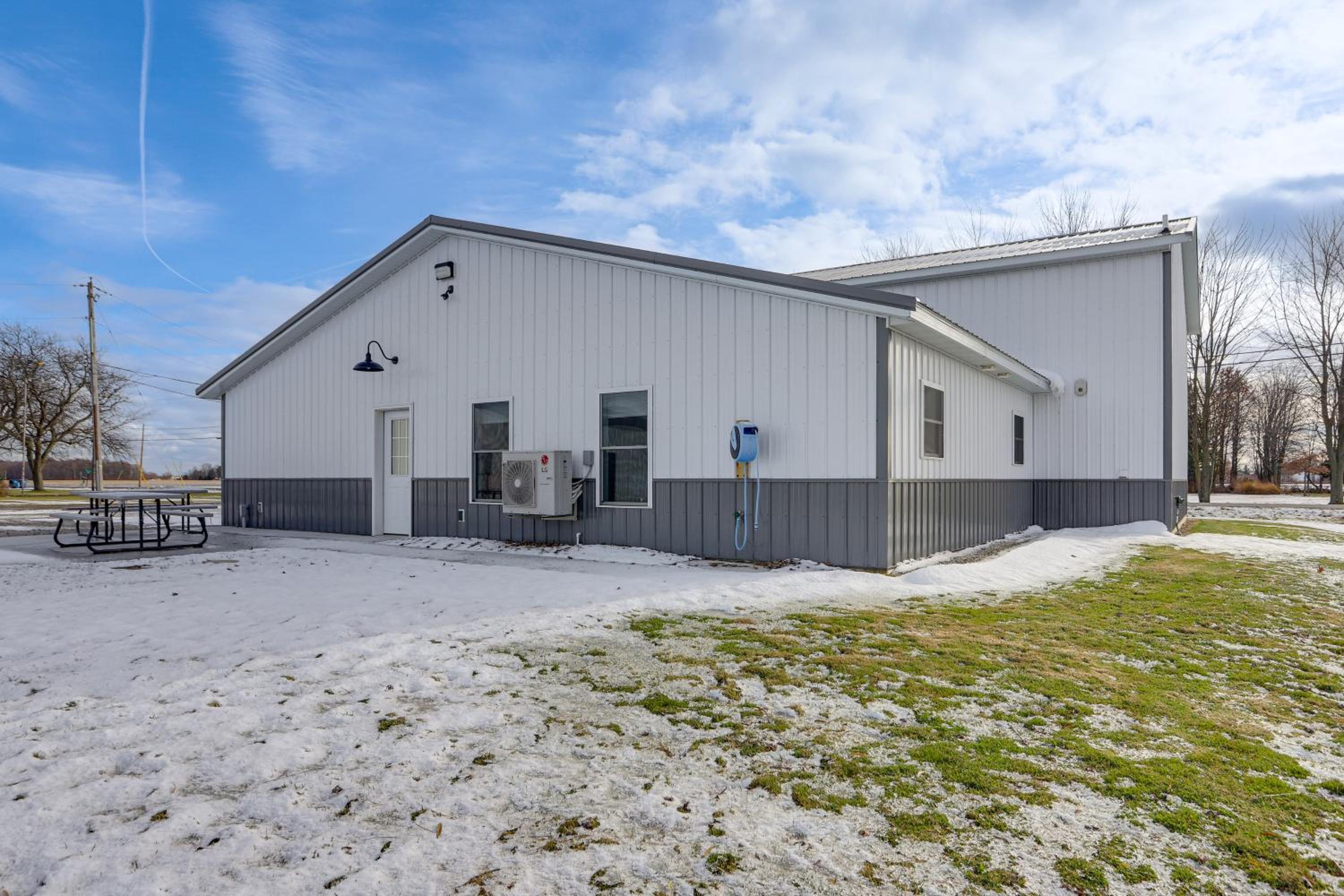 Patio and Parking! Modern Bunkhouse Near Lake Erie