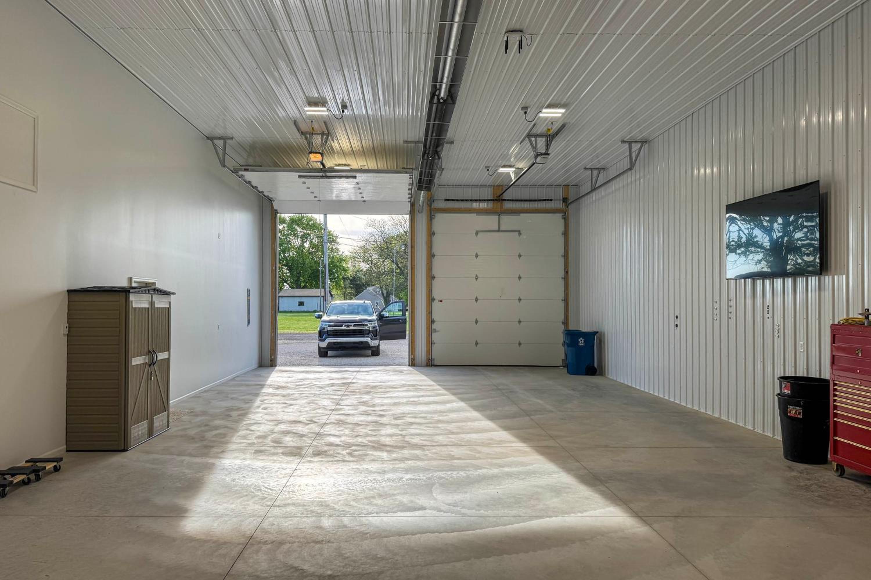 Patio and Parking! Modern Bunkhouse Near Lake Erie