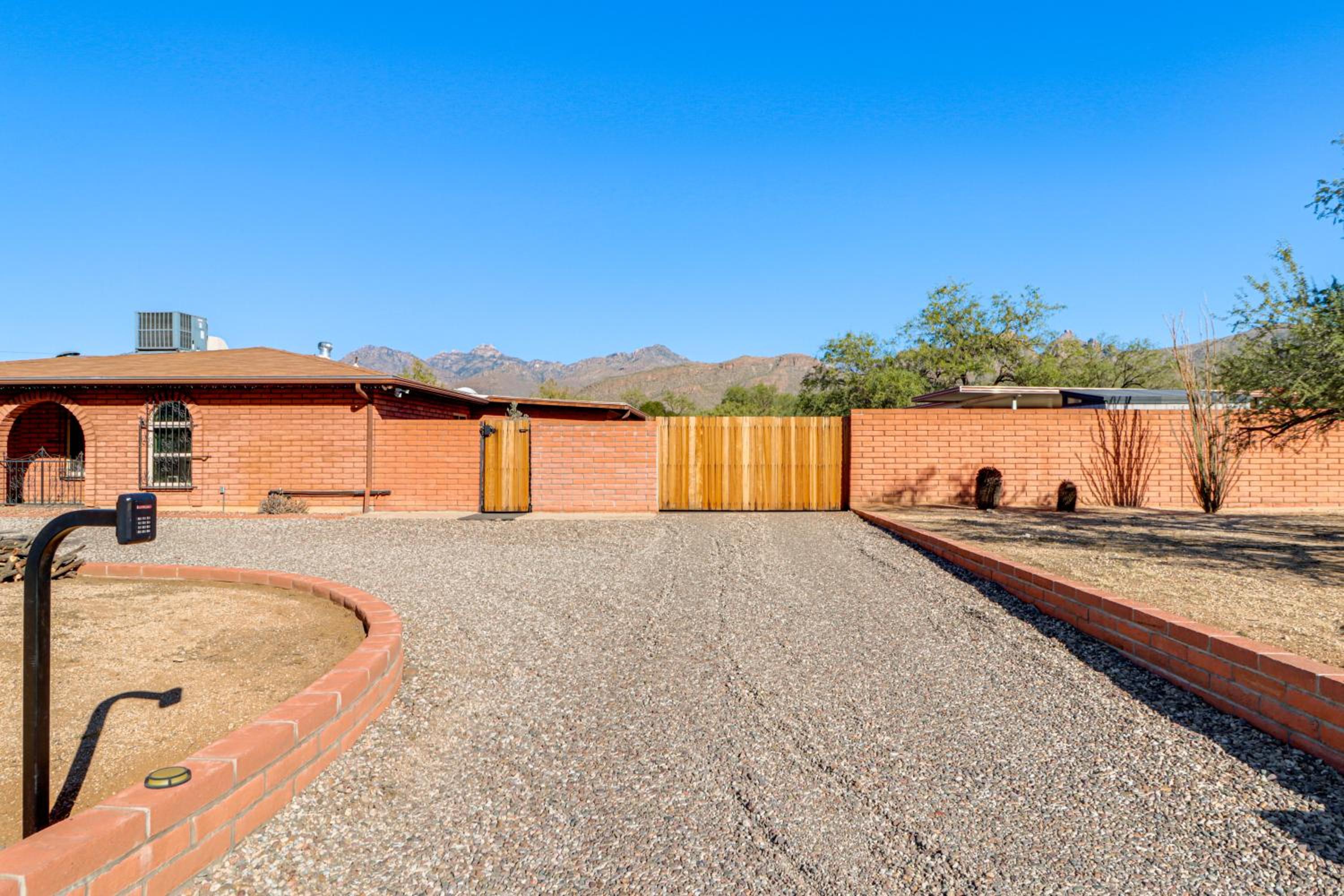 Pool and Patio! Bike Haüs By Catalina Mtn Trails