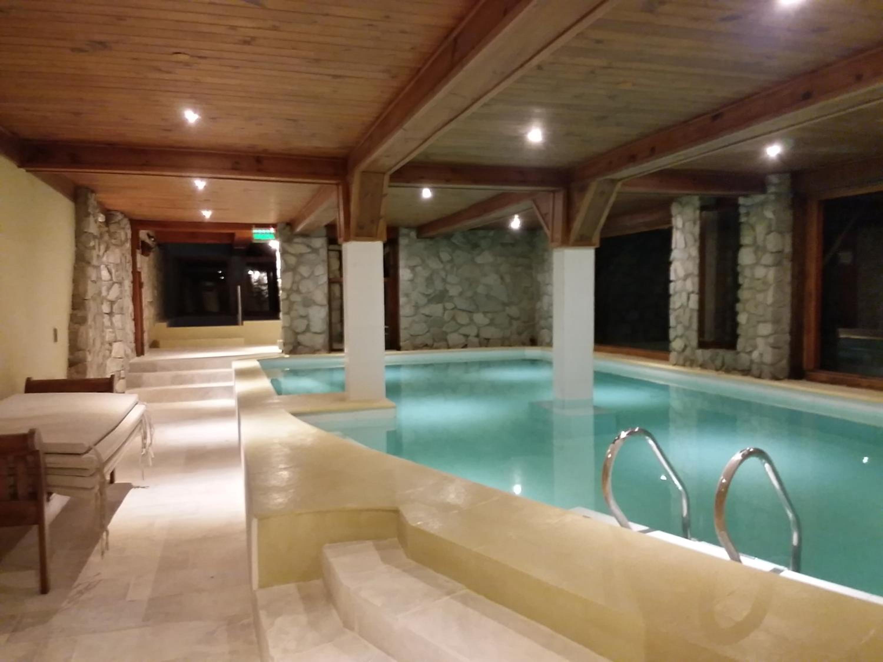 Dos Bahias Lake Resort